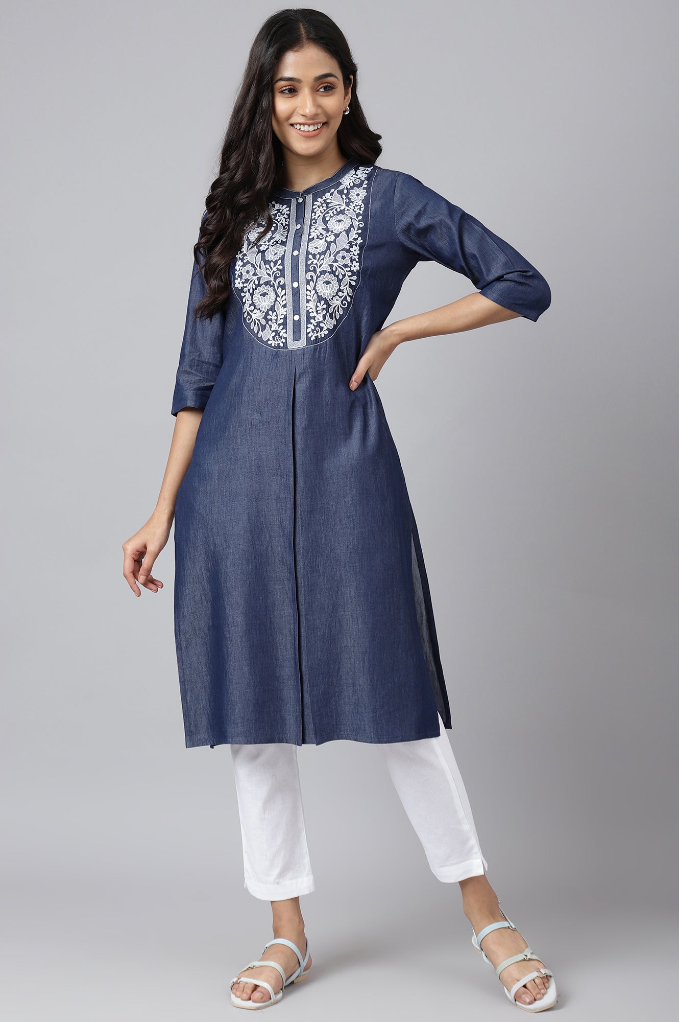 https://cdn.shopify.com/s/files/1/0776/0419/2550/files/22AUA13340-701334_1_e560c65a-a61e-475e-ab01-6c3f6a16c626.jpg?v=1769749384