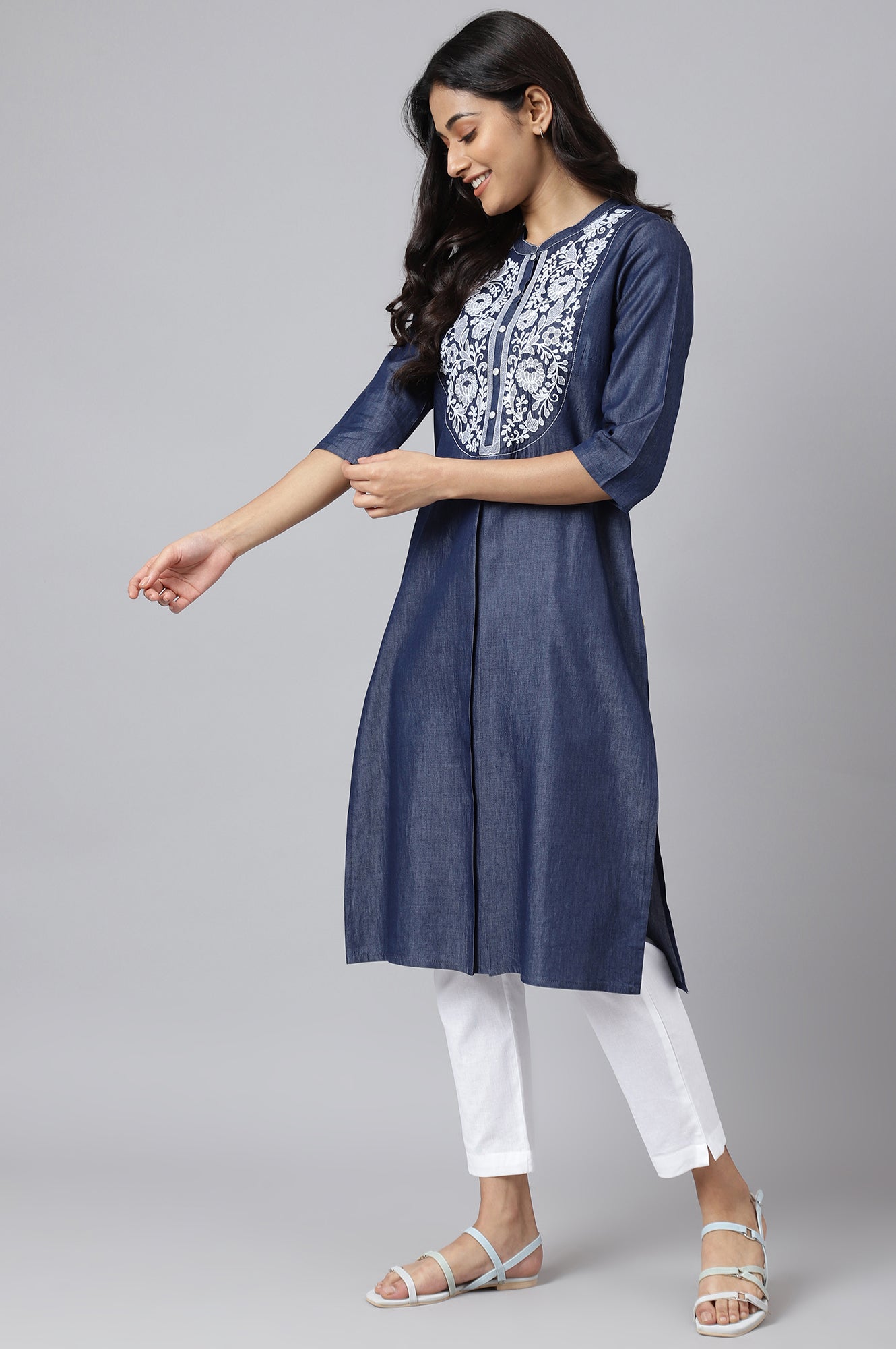 https://cdn.shopify.com/s/files/1/0776/0419/2550/files/22AUA13340-701334_3_9fc99b13-c56d-490d-bbc9-5b9ec9909a00.jpg?v=1769749384