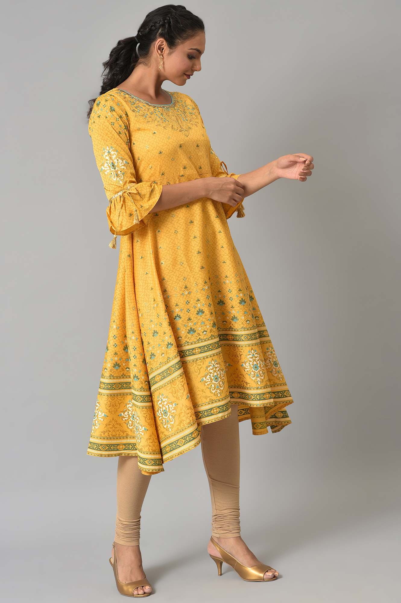 https://cdn.shopify.com/s/files/1/0776/0419/2550/files/22AUA13598-505300_4.jpg?v=1769761603