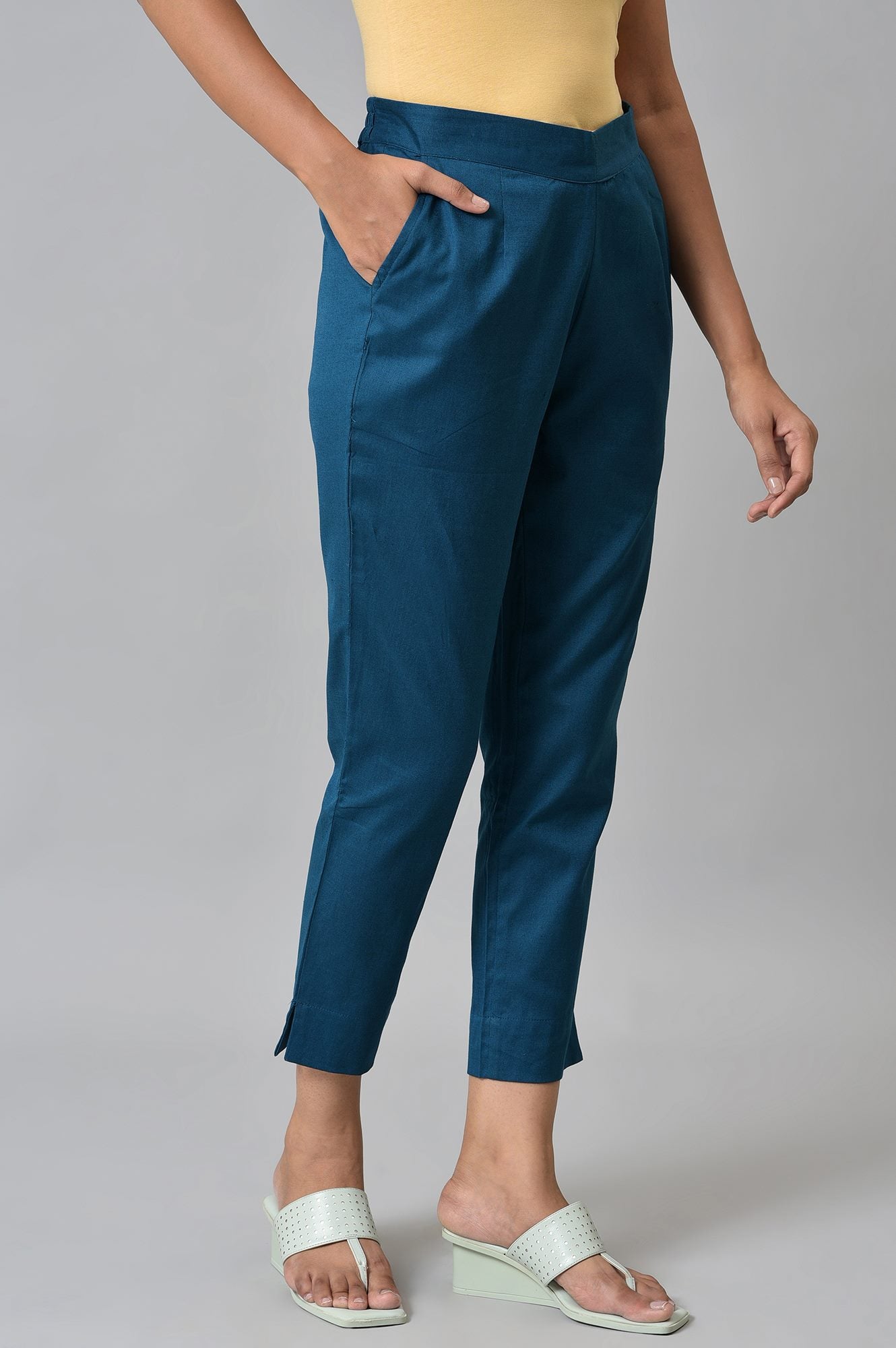 https://cdn.shopify.com/s/files/1/0776/0419/2550/files/22AUA60015-604723_4_5b864a2b-aa6d-49b0-b186-1502b39b64d2.jpg?v=1769763926