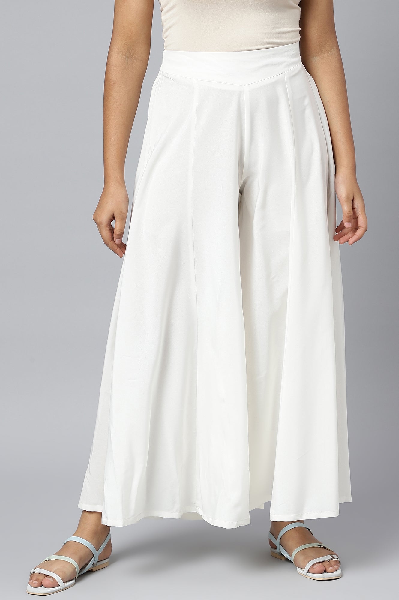 https://cdn.shopify.com/s/files/1/0776/0419/2550/files/22CRA60094-601767_1_005a6ff4-eb5e-4917-9865-eef9935a9c25.jpg?v=1769763946