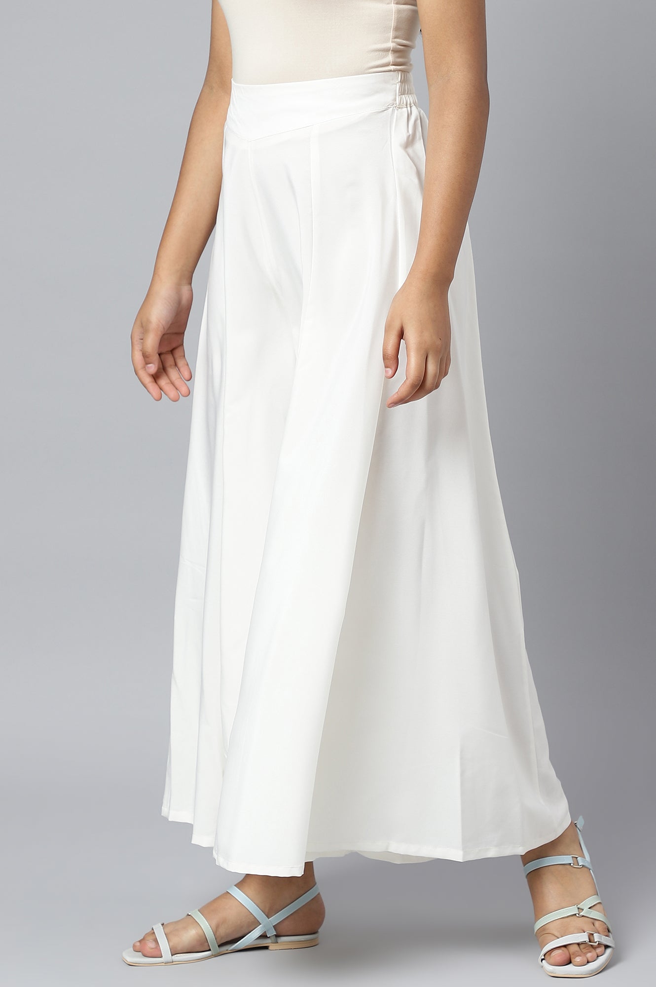 https://cdn.shopify.com/s/files/1/0776/0419/2550/files/22CRA60094-601767_2_ddac733b-3d23-44b3-b0c3-02edf9c824e8.jpg?v=1769763913