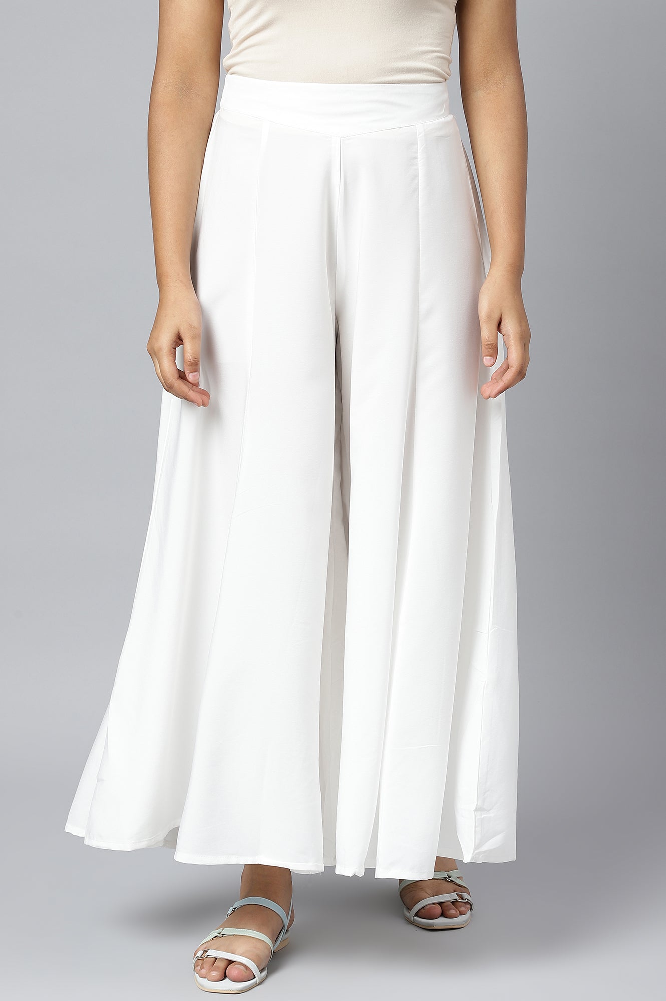 https://cdn.shopify.com/s/files/1/0776/0419/2550/files/22CRA60094-603033_1_4ef6e741-7310-459d-96a0-020141575788.jpg?v=1769763562