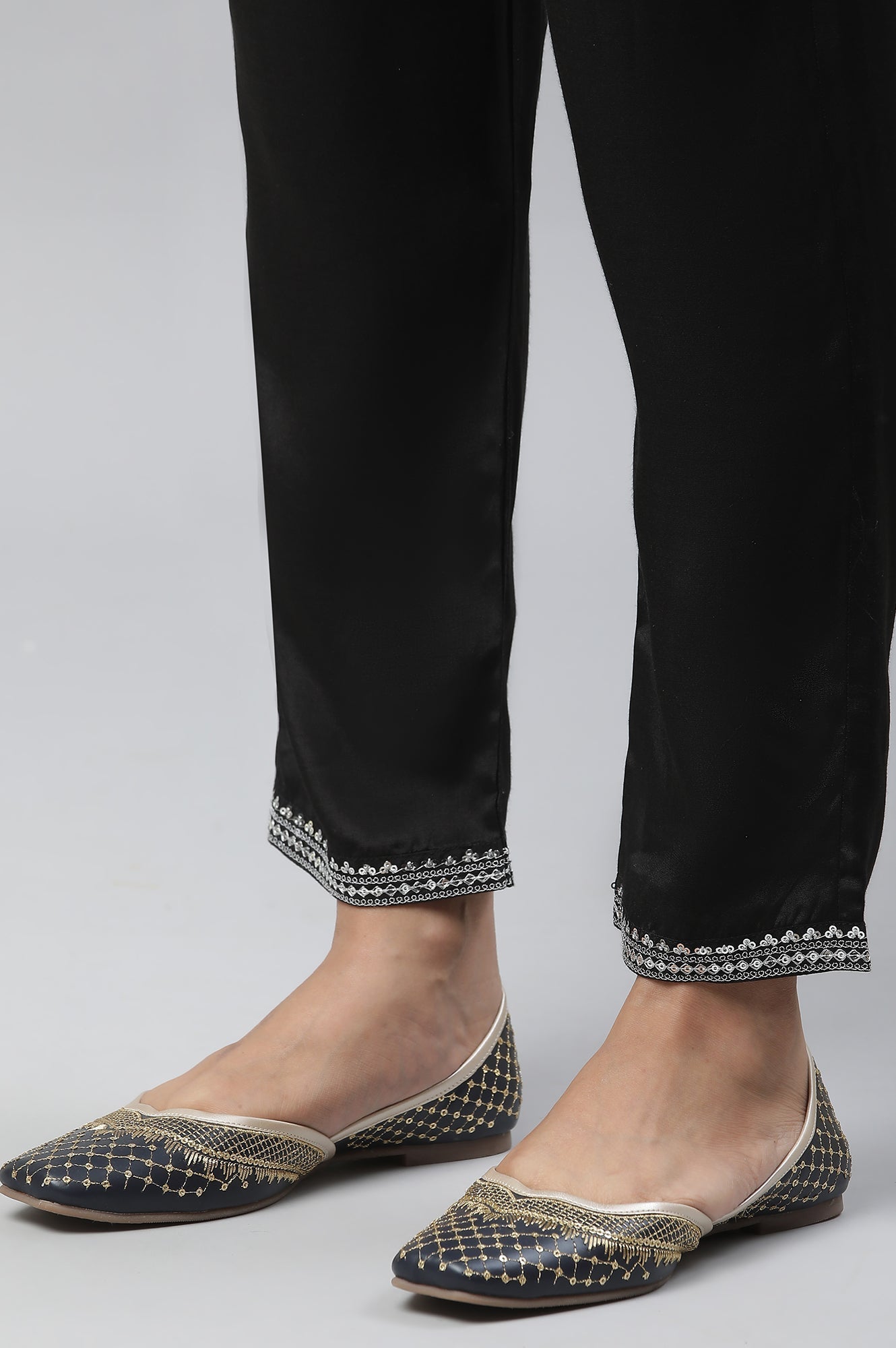 https://cdn.shopify.com/s/files/1/0776/0419/2550/files/23AUAS14443-606162_12_2afaae73-bd76-4b80-8739-1de73db52b5e.jpg?v=1769749043
