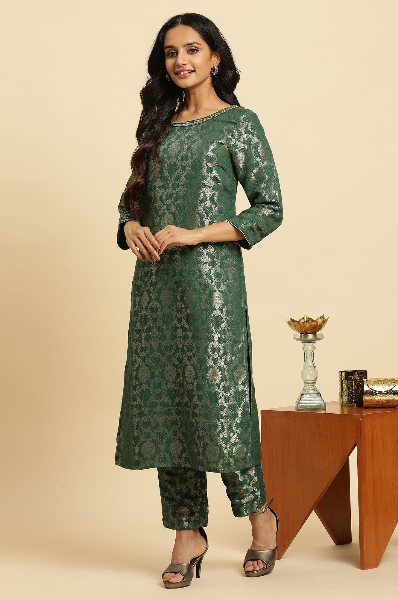 Green Floral Jacquard Metallic Embroidery Straight Rayon Kurta
