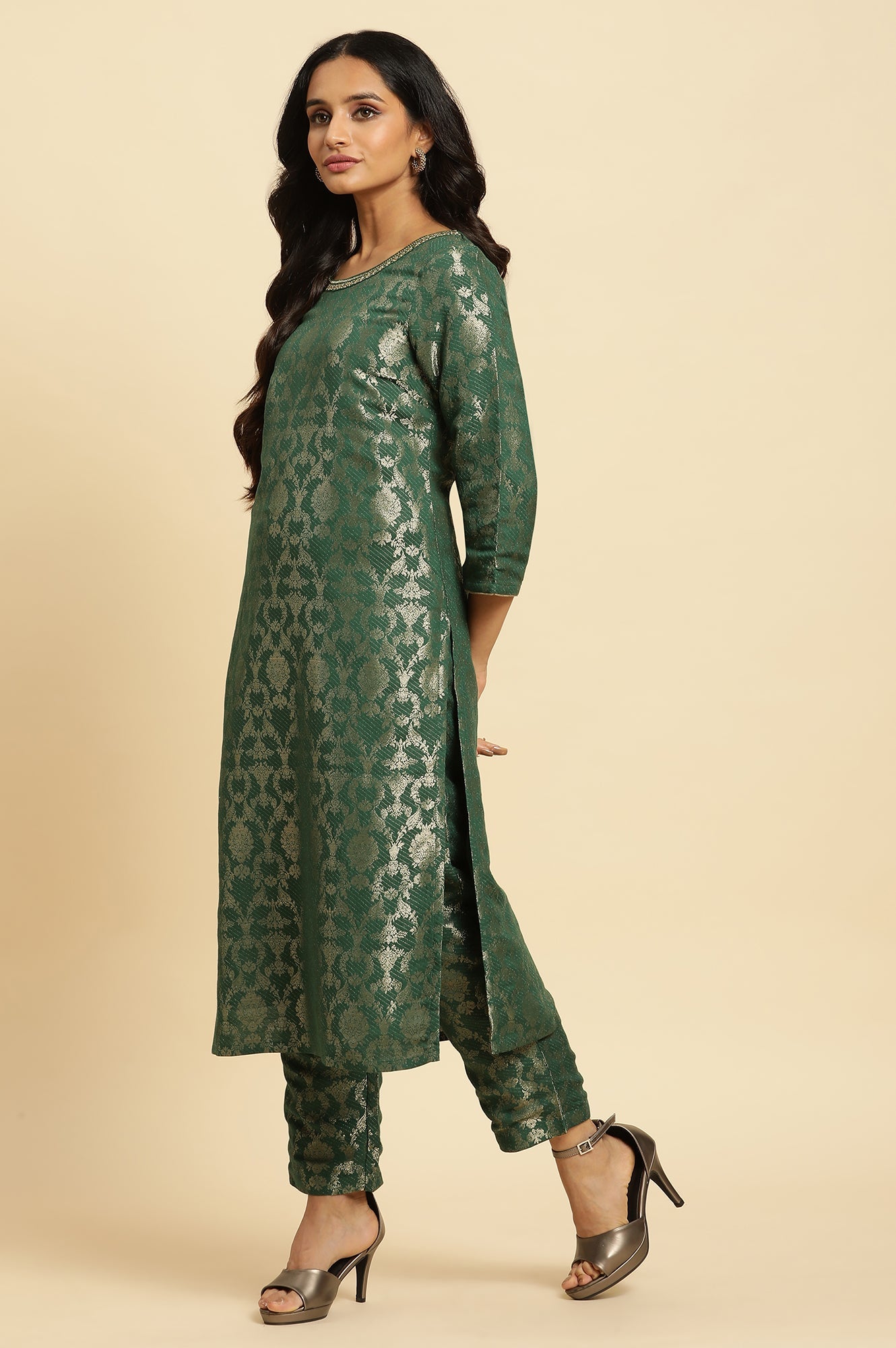 Green Floral Jacquard Metallic Embroidery Straight Rayon Kurta