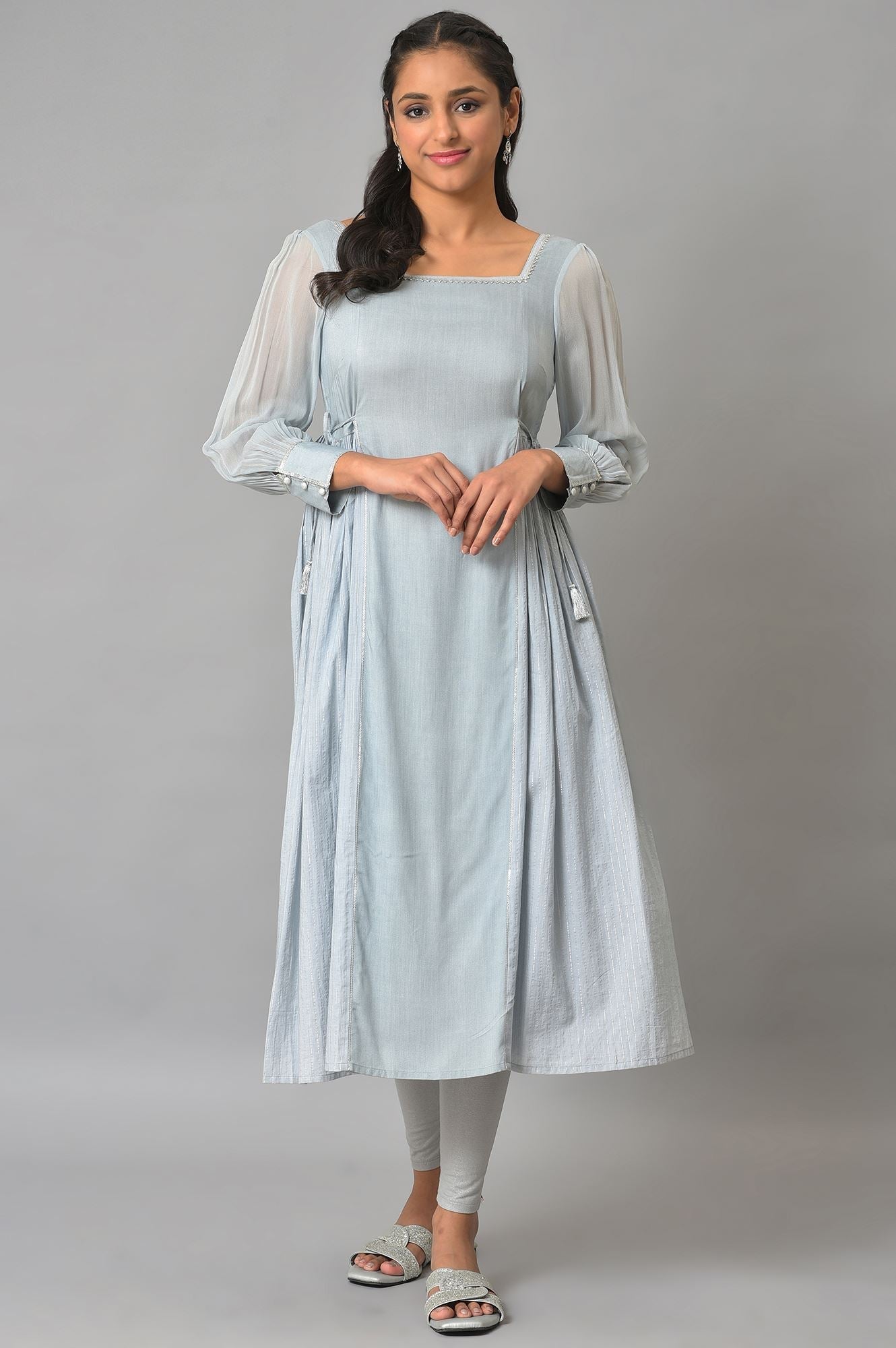 https://cdn.shopify.com/s/files/1/0776/0419/2550/files/23FEA13941-605325_1_3e6d6af2-3fe7-4431-9ef2-b32686881a35.jpg?v=1769752028
