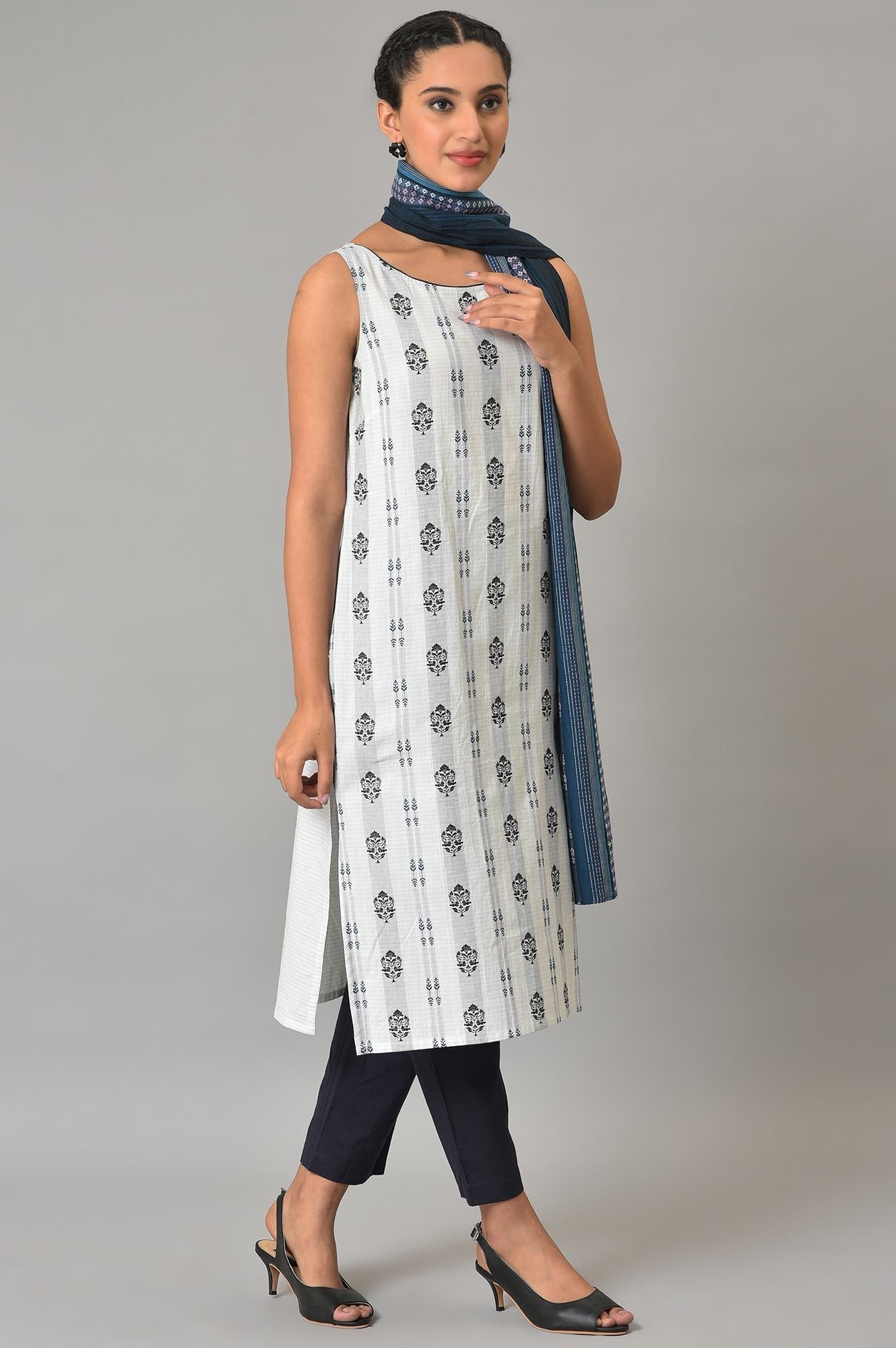 https://cdn.shopify.com/s/files/1/0776/0419/2550/files/23FEAS13783-701985_4.jpg?v=1769756265