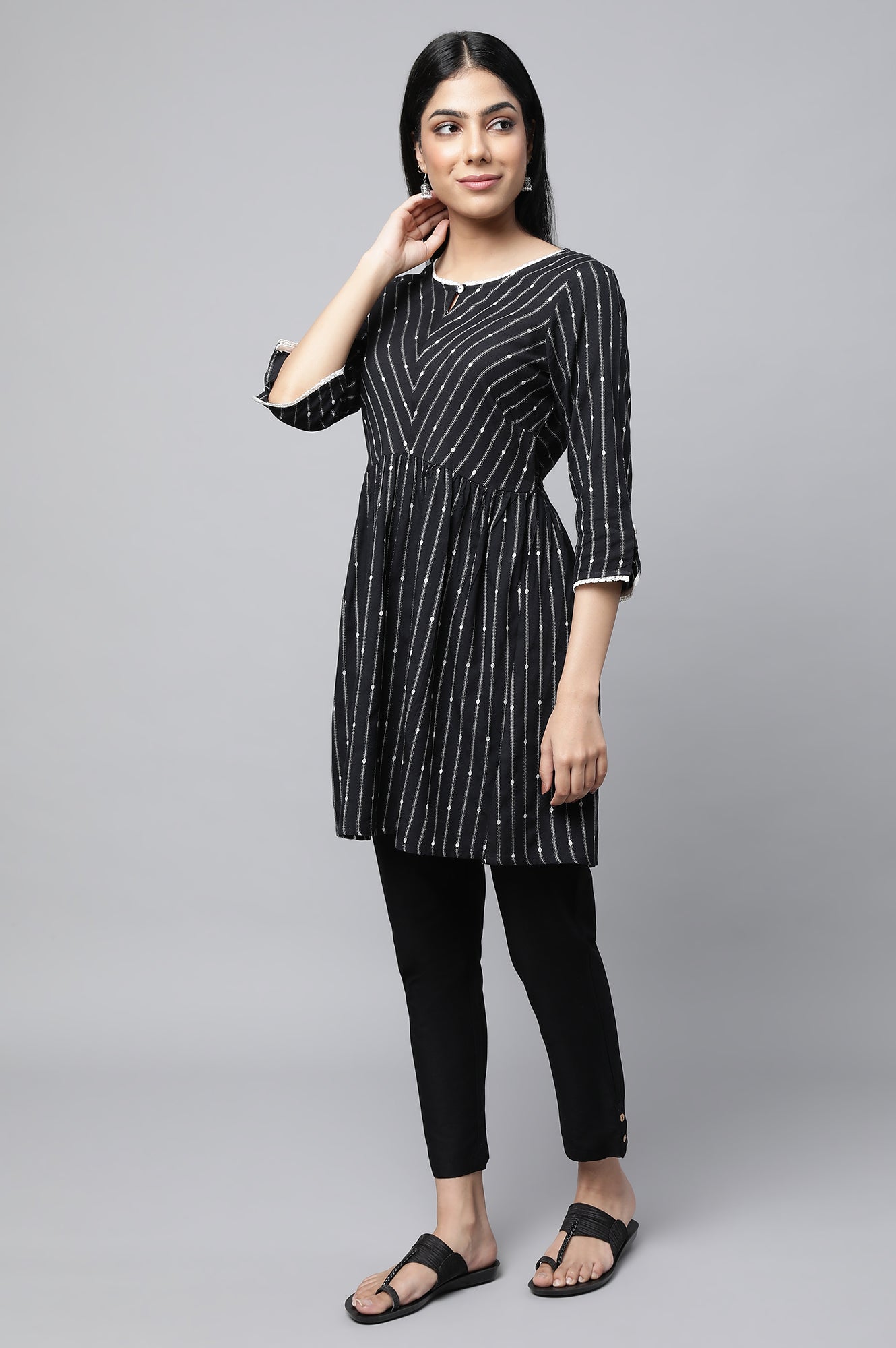 https://cdn.shopify.com/s/files/1/0776/0419/2550/files/23FEAS30379-701933_3.jpg?v=1769749020