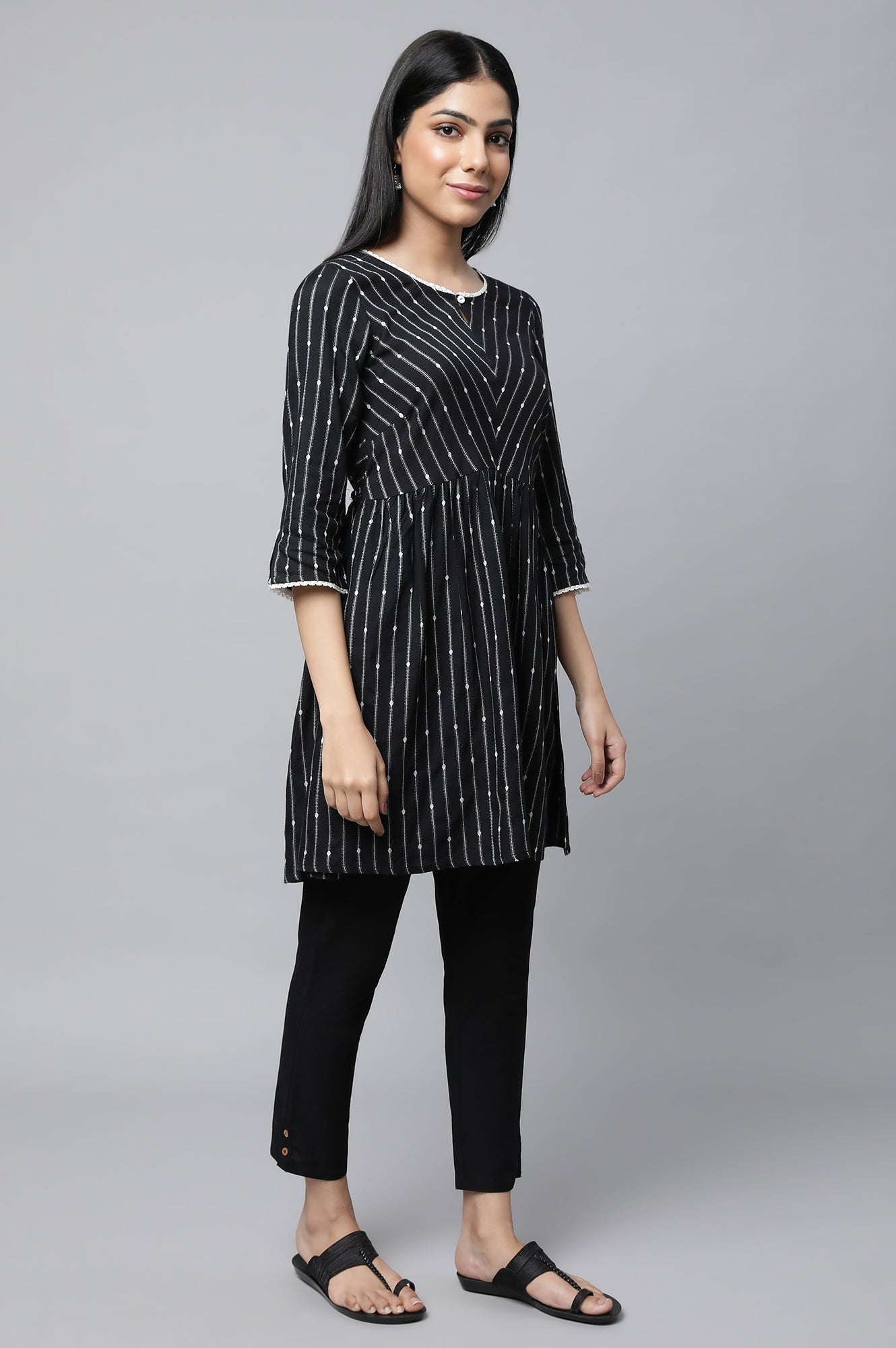https://cdn.shopify.com/s/files/1/0776/0419/2550/files/23FEAS30379-701933_4.jpg?v=1769749020