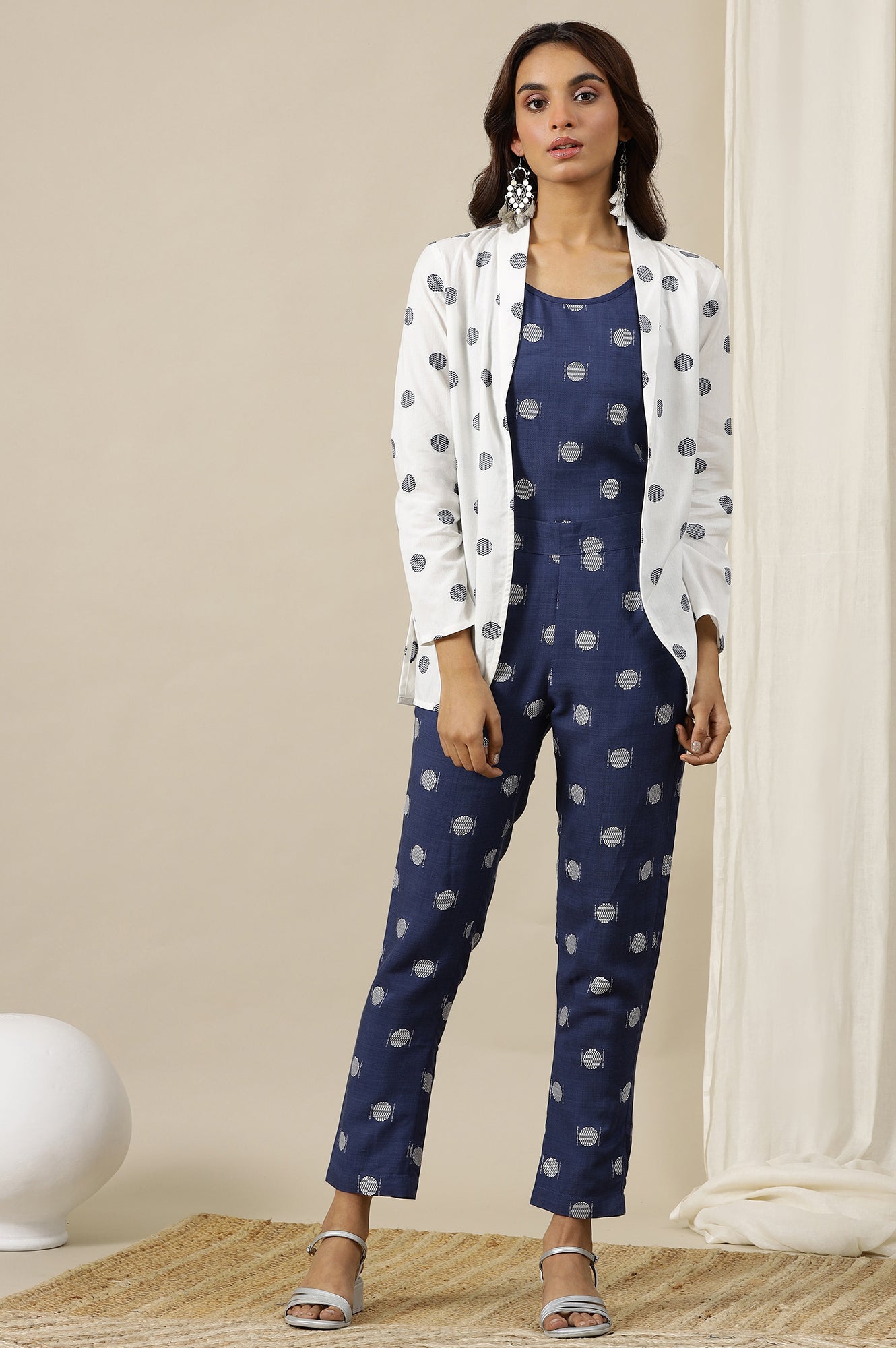https://cdn.shopify.com/s/files/1/0776/0419/2550/files/24AUAS15273-704969_2.jpg?v=1769759828