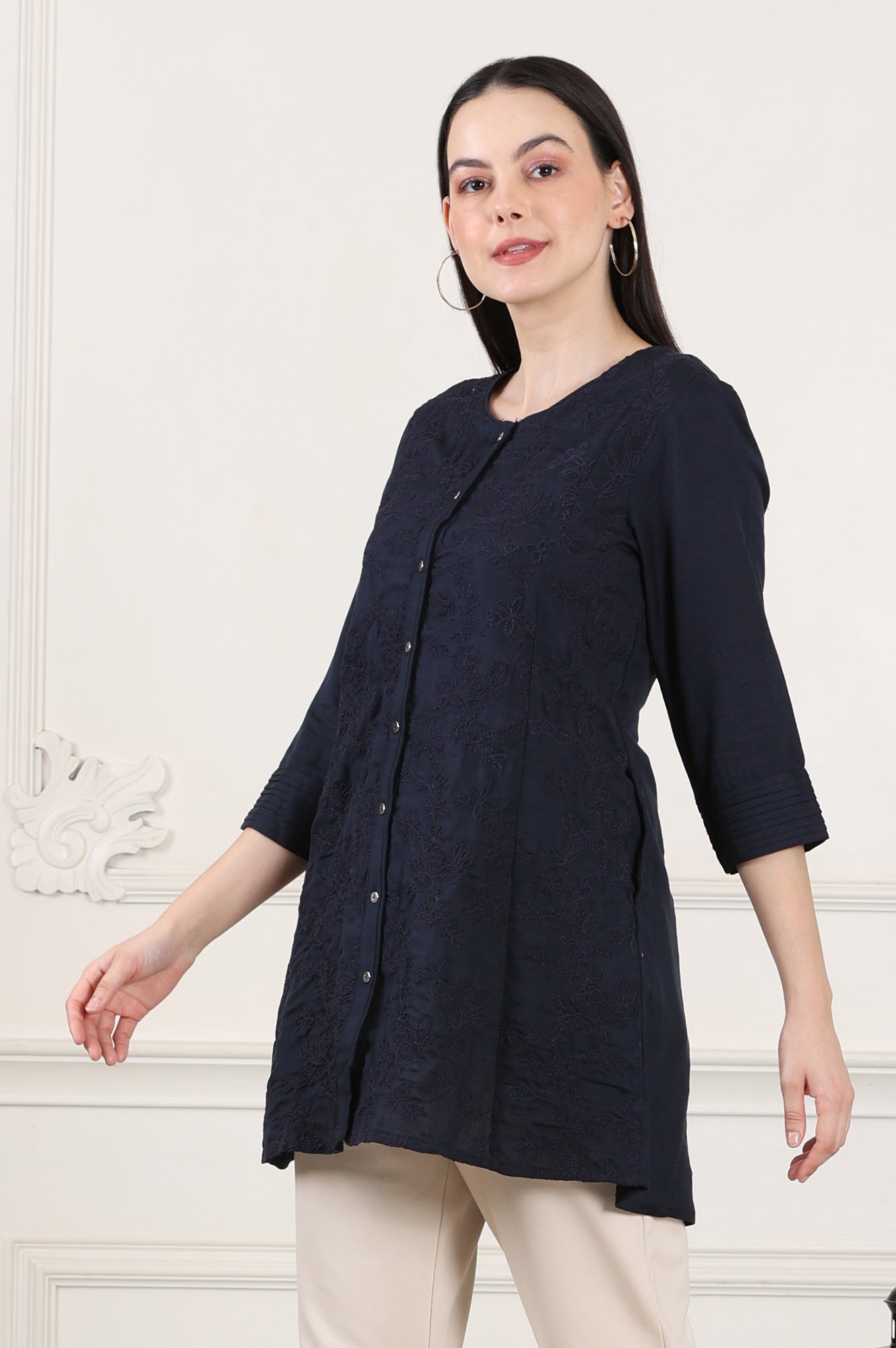 https://cdn.shopify.com/s/files/1/0776/0419/2550/files/24AUSTW31085-219227_4_3d03be2c-bcfc-478f-9c71-c81aa09f7960.jpg?v=1726122977