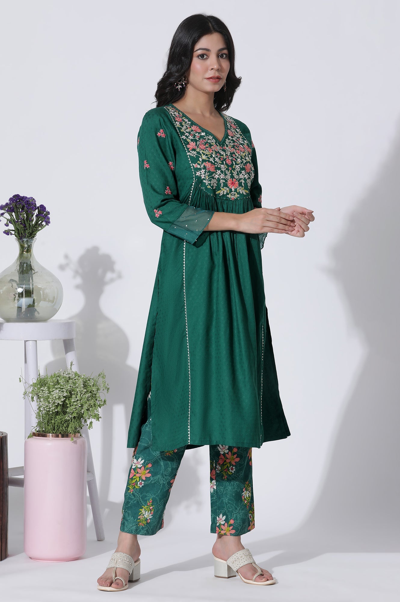 https://cdn.shopify.com/s/files/1/0776/0419/2550/files/24AUWS11400-221953_5.jpg?v=1723894378