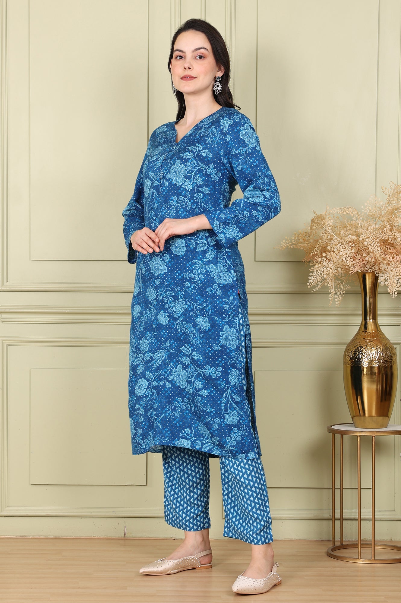 https://cdn.shopify.com/s/files/1/0776/0419/2550/files/24AUWS11930-124931_4_3c23bd34-1951-4366-8425-e61e3b52913d.jpg?v=1723895797