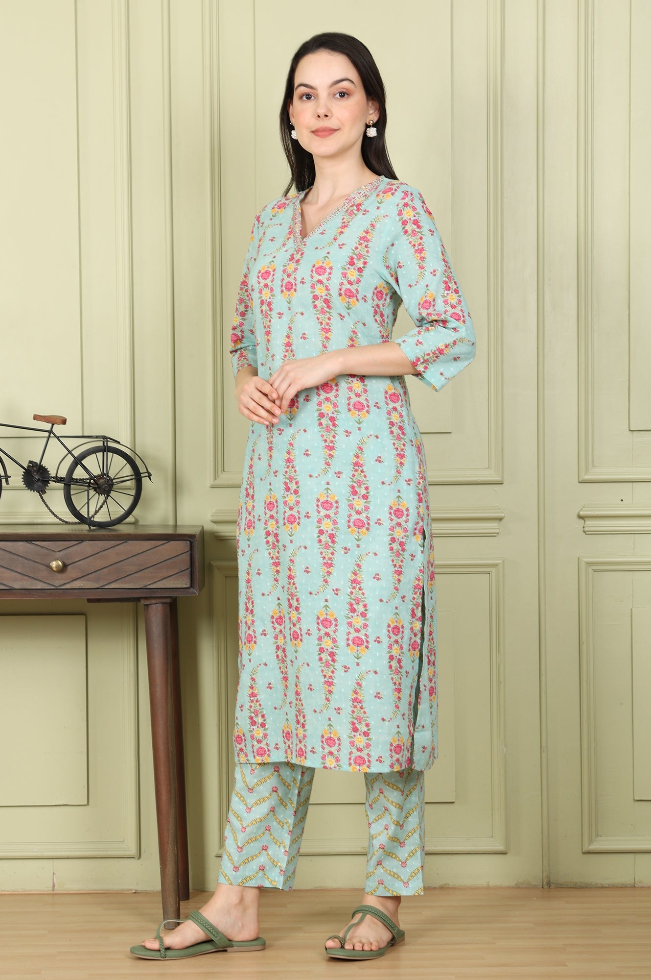 https://cdn.shopify.com/s/files/1/0776/0419/2550/files/24AUWS11933-124809_4_d646ae04-c283-4979-9ccd-105cf528b41d.jpg?v=1723895850