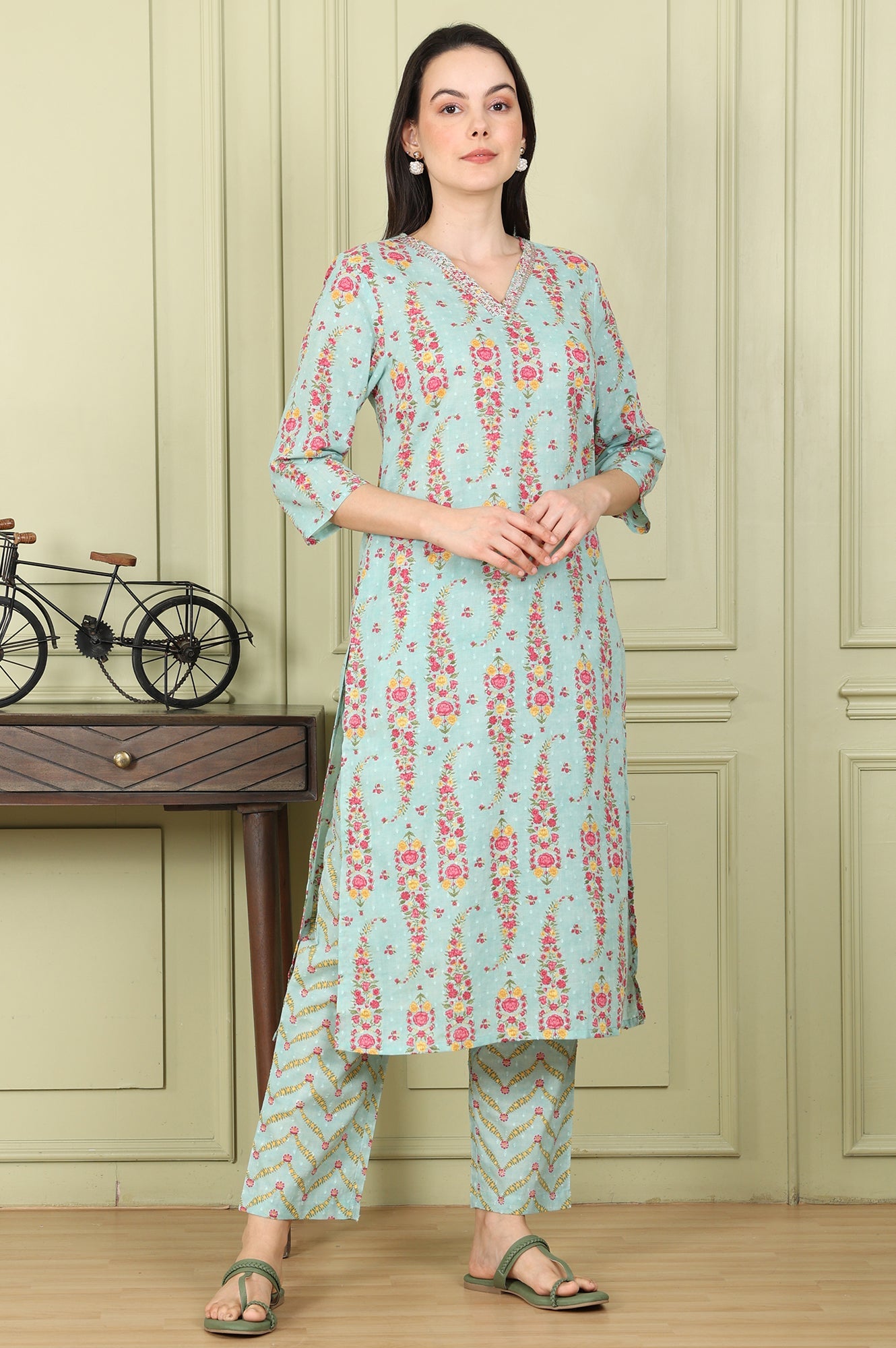 https://cdn.shopify.com/s/files/1/0776/0419/2550/files/24AUWS11933-124809_6_bacdf130-2059-47ca-a072-ff2cfe017d32.jpg?v=1723895850
