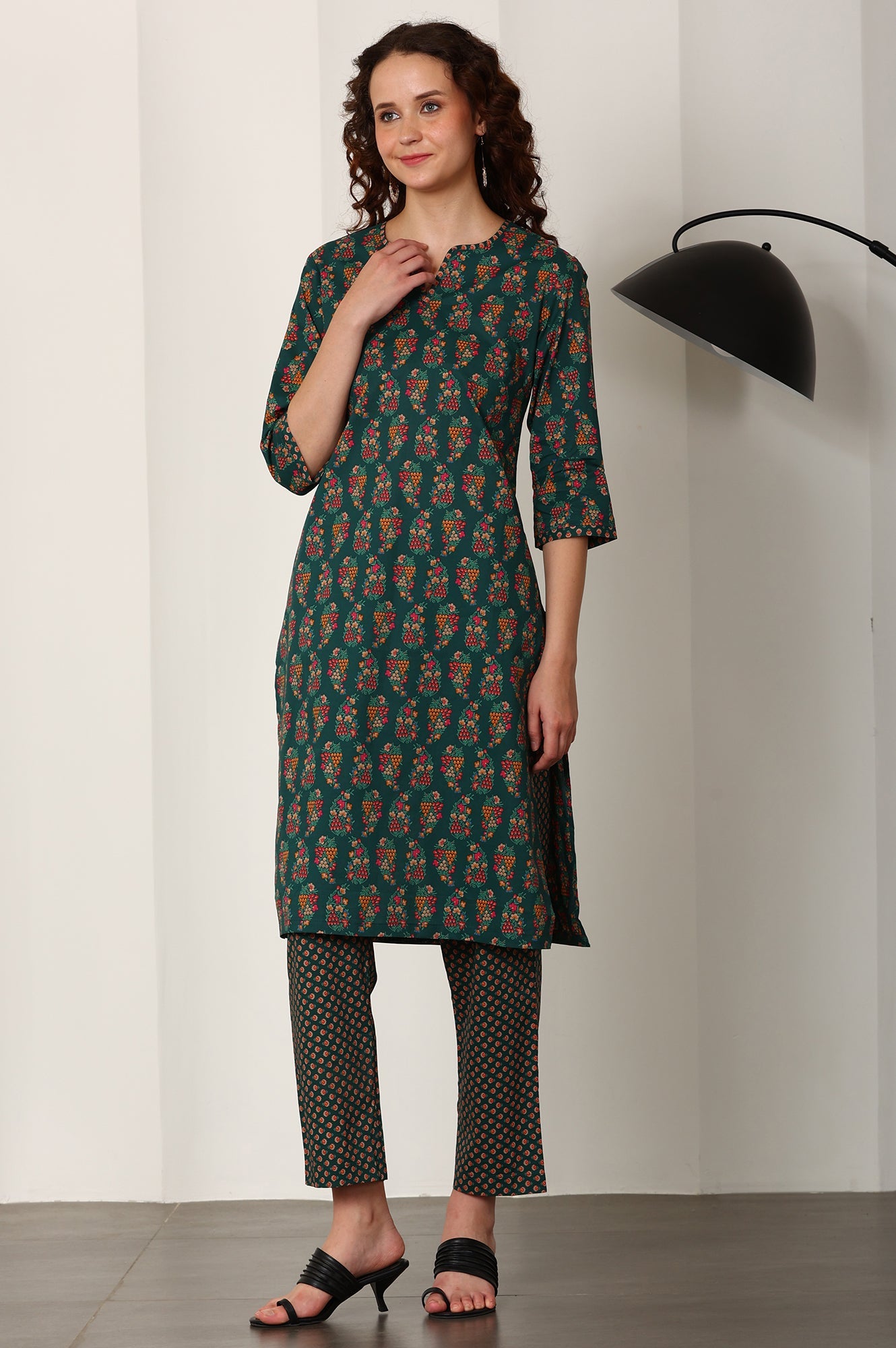 Bottle Green Floral Printed Pure Cotton Kurta, Pants And Dupatta Set