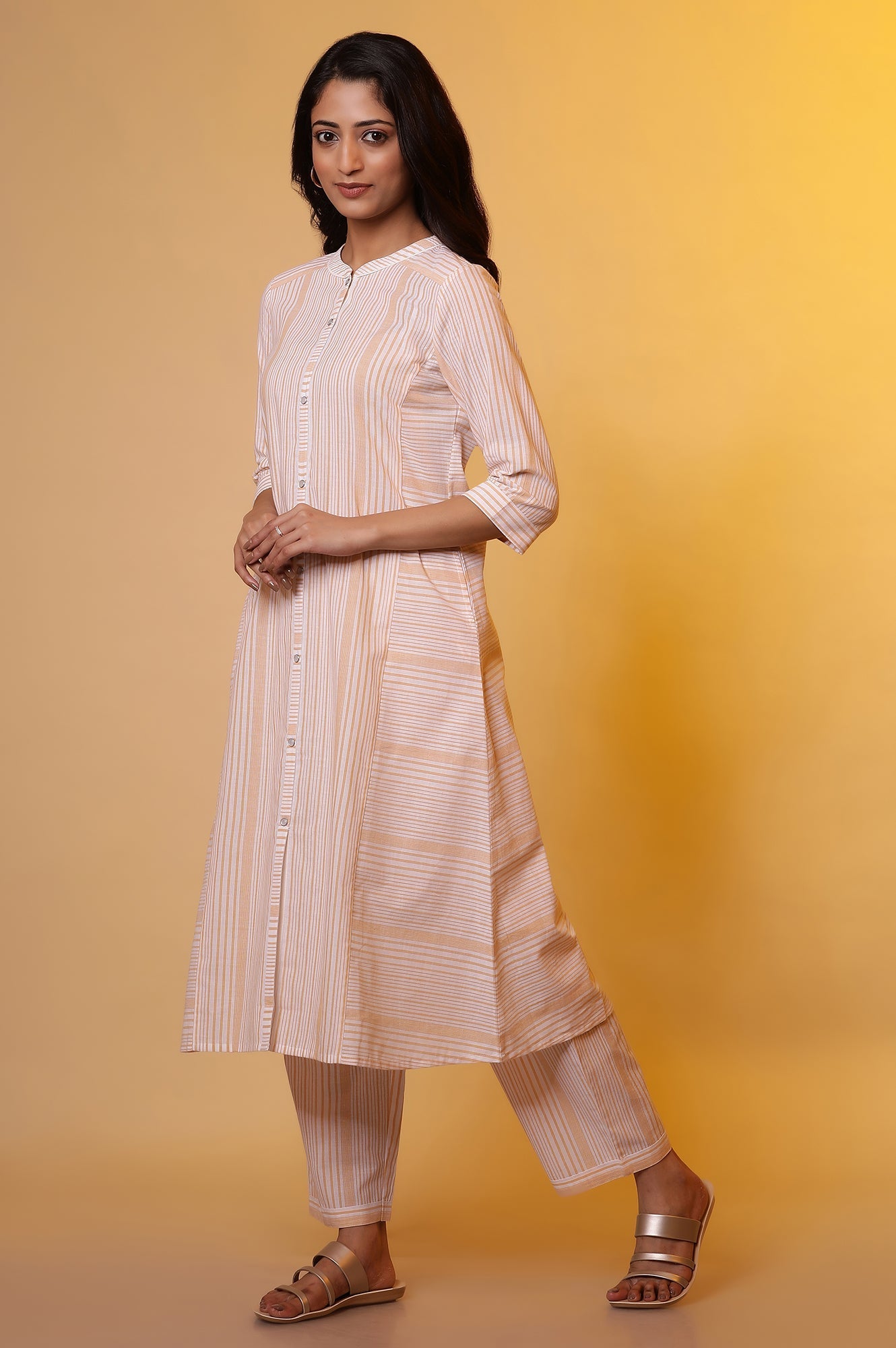 https://cdn.shopify.com/s/files/1/0776/0419/2550/files/24FEAS14810-704719_3.jpg?v=1769758791