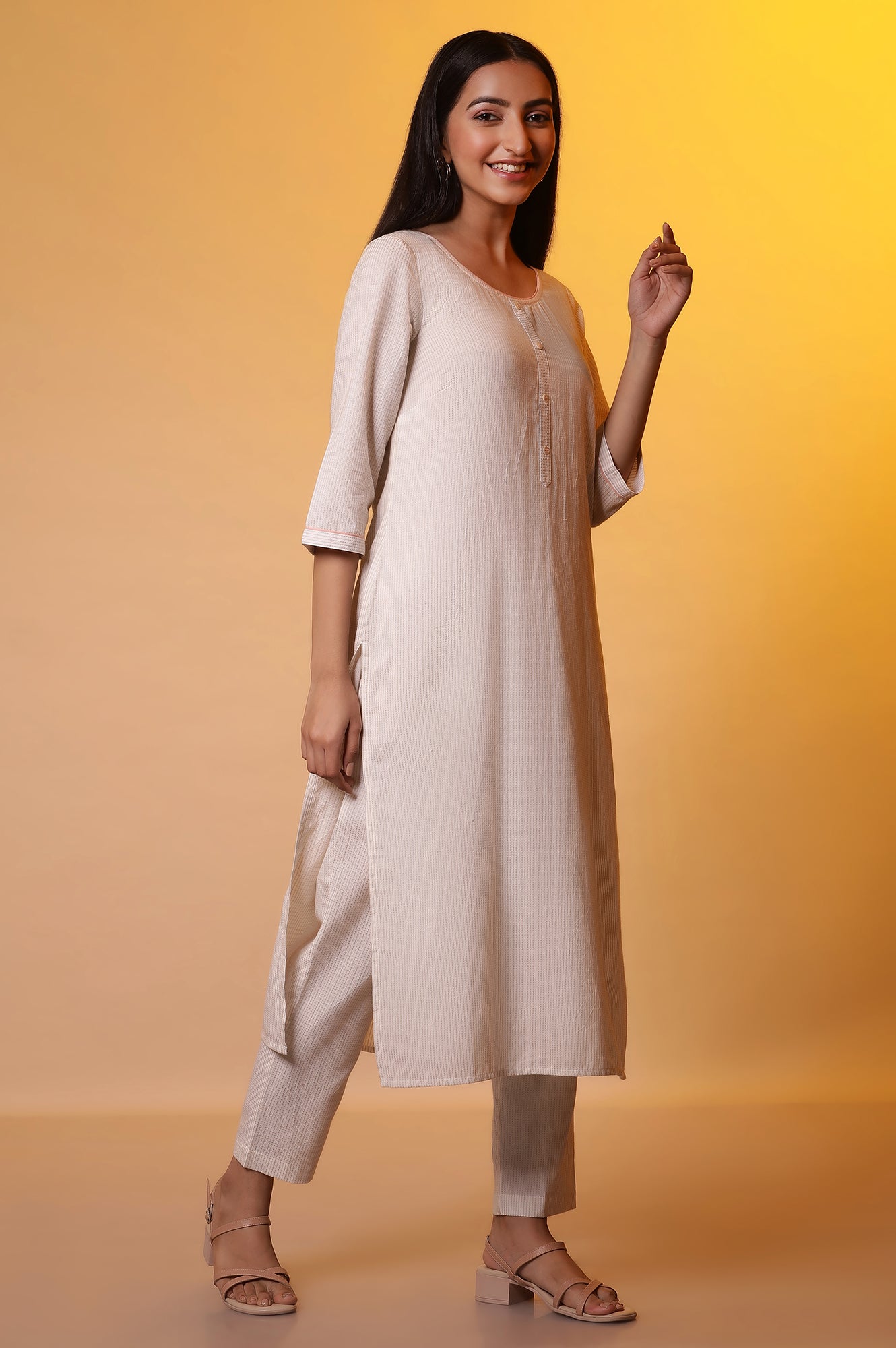 https://cdn.shopify.com/s/files/1/0776/0419/2550/files/24FEAS14844-702002_5_8807230d-1b2e-460d-ad23-fd7ad390c1d6.jpg?v=1769748924