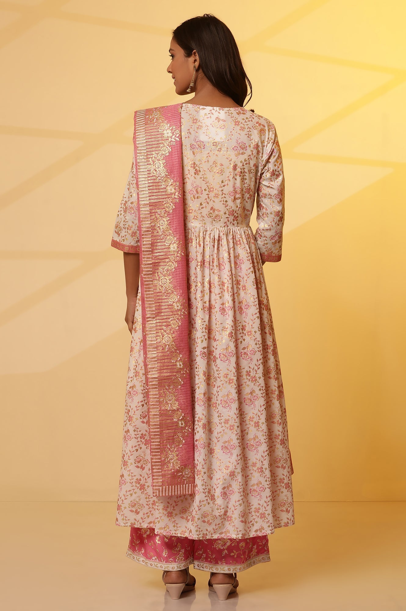https://cdn.shopify.com/s/files/1/0776/0419/2550/files/24FEAS15043-507992_4.jpg?v=1769757206