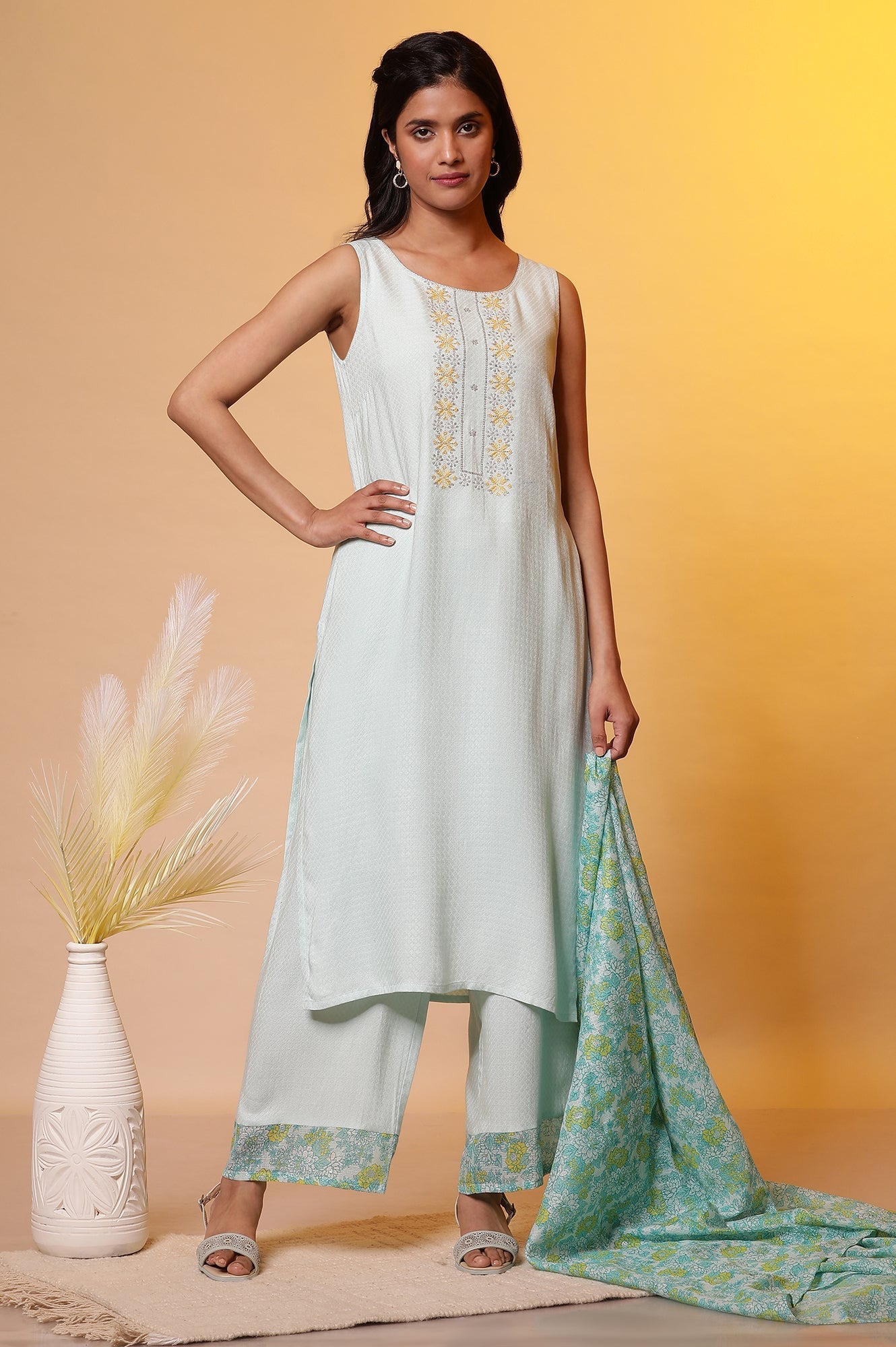 https://cdn.shopify.com/s/files/1/0776/0419/2550/files/24FEAS15055-607160_1.jpg?v=1769749807