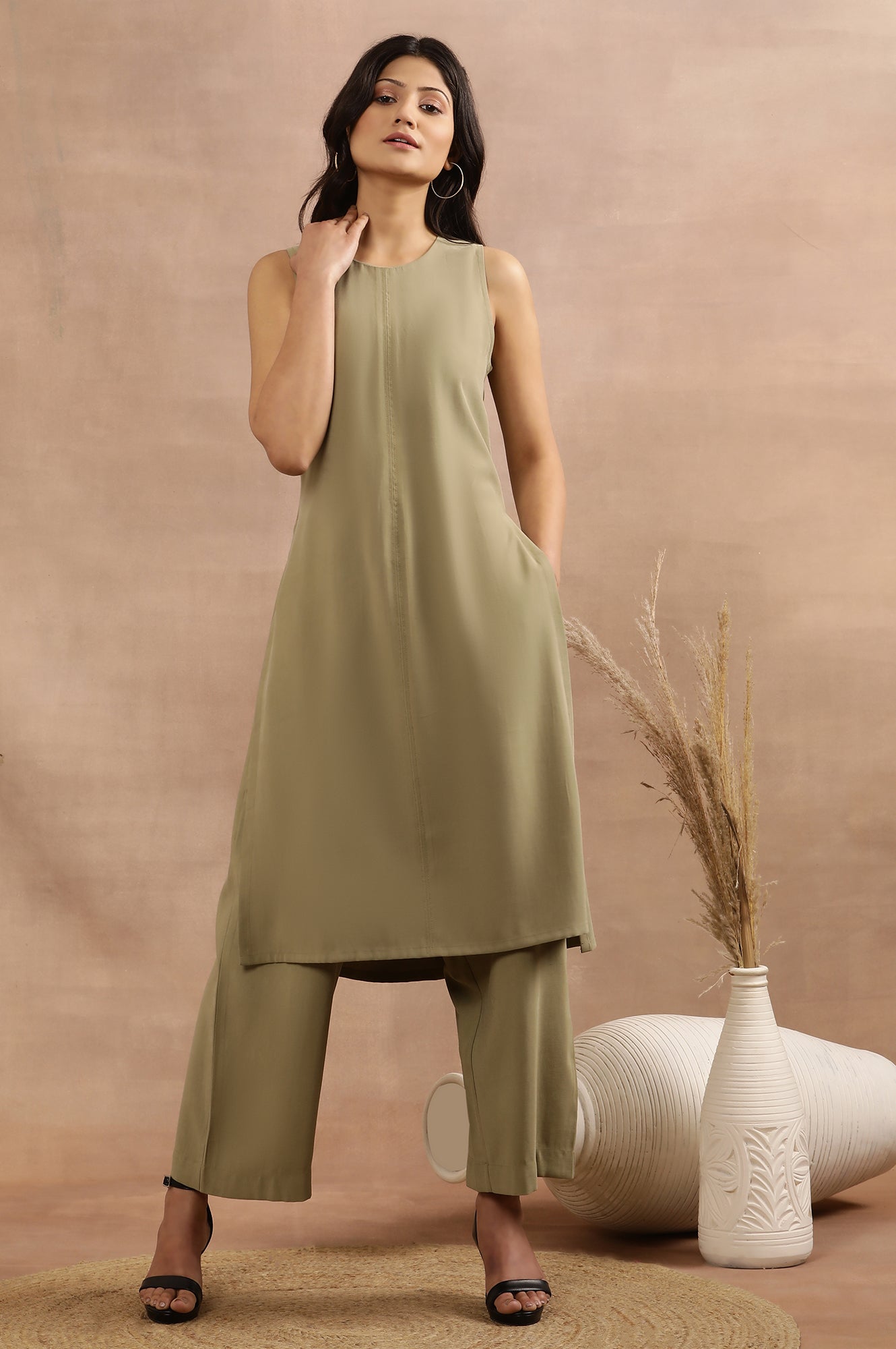 Green Sleeveless Solid Straight Kurta And Pants Set