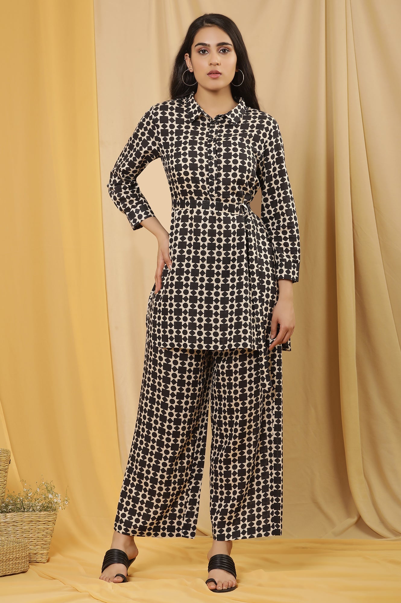 https://cdn.shopify.com/s/files/1/0776/0419/2550/files/24FEWS30955-810647_2.jpg?v=1721925235