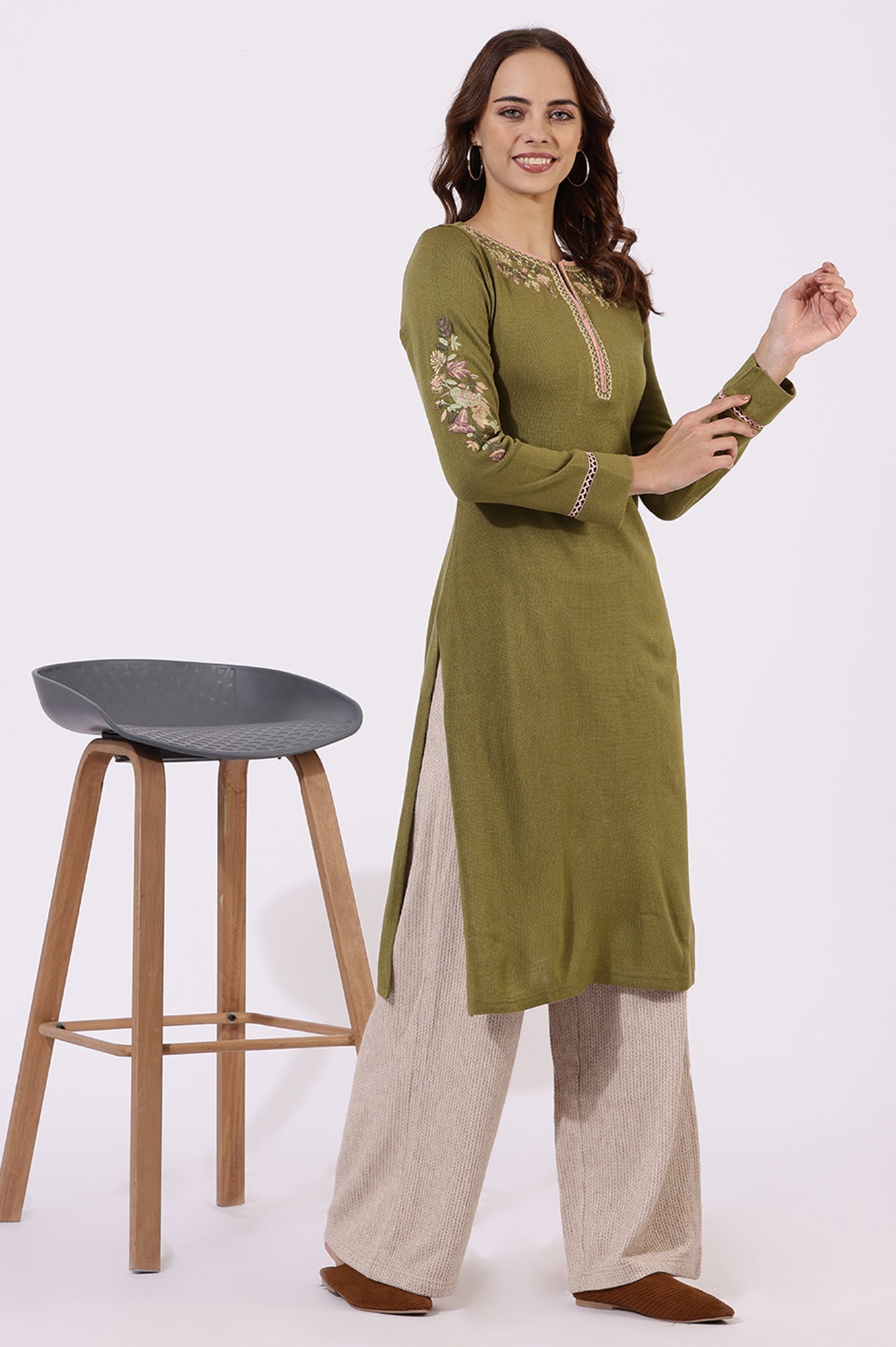 Green Embroidered Thread Work Acrylic Straight Kurta