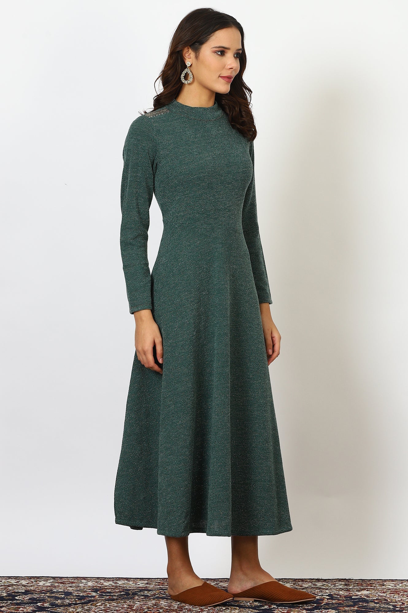 Green Solid Metallic Hardware Flarred Dresses