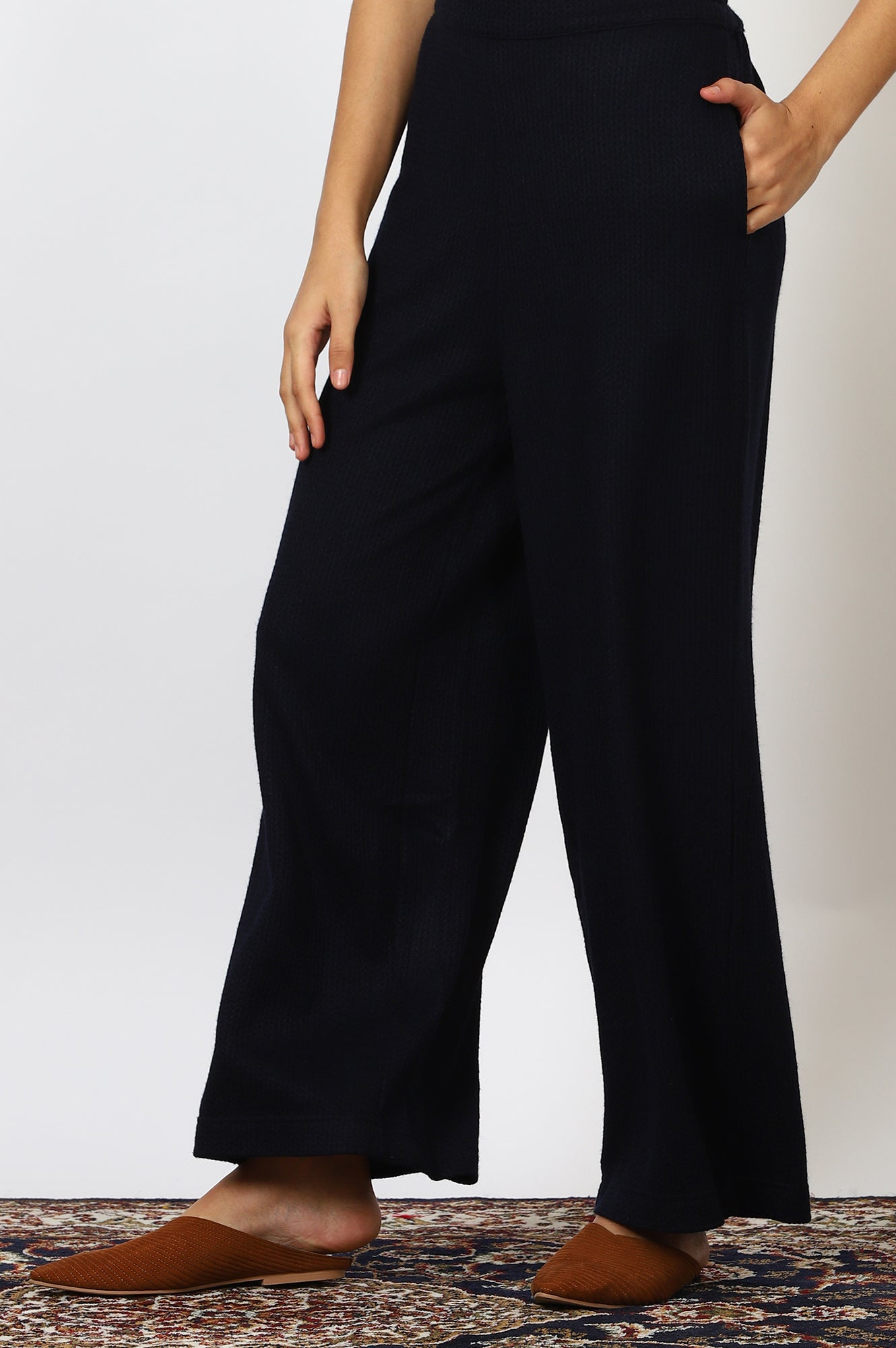 https://cdn.shopify.com/s/files/1/0776/0419/2550/files/24NOW63097-314155_2_a35174d3-d605-413b-8473-c94491bbe8f5.jpg?v=1764652171