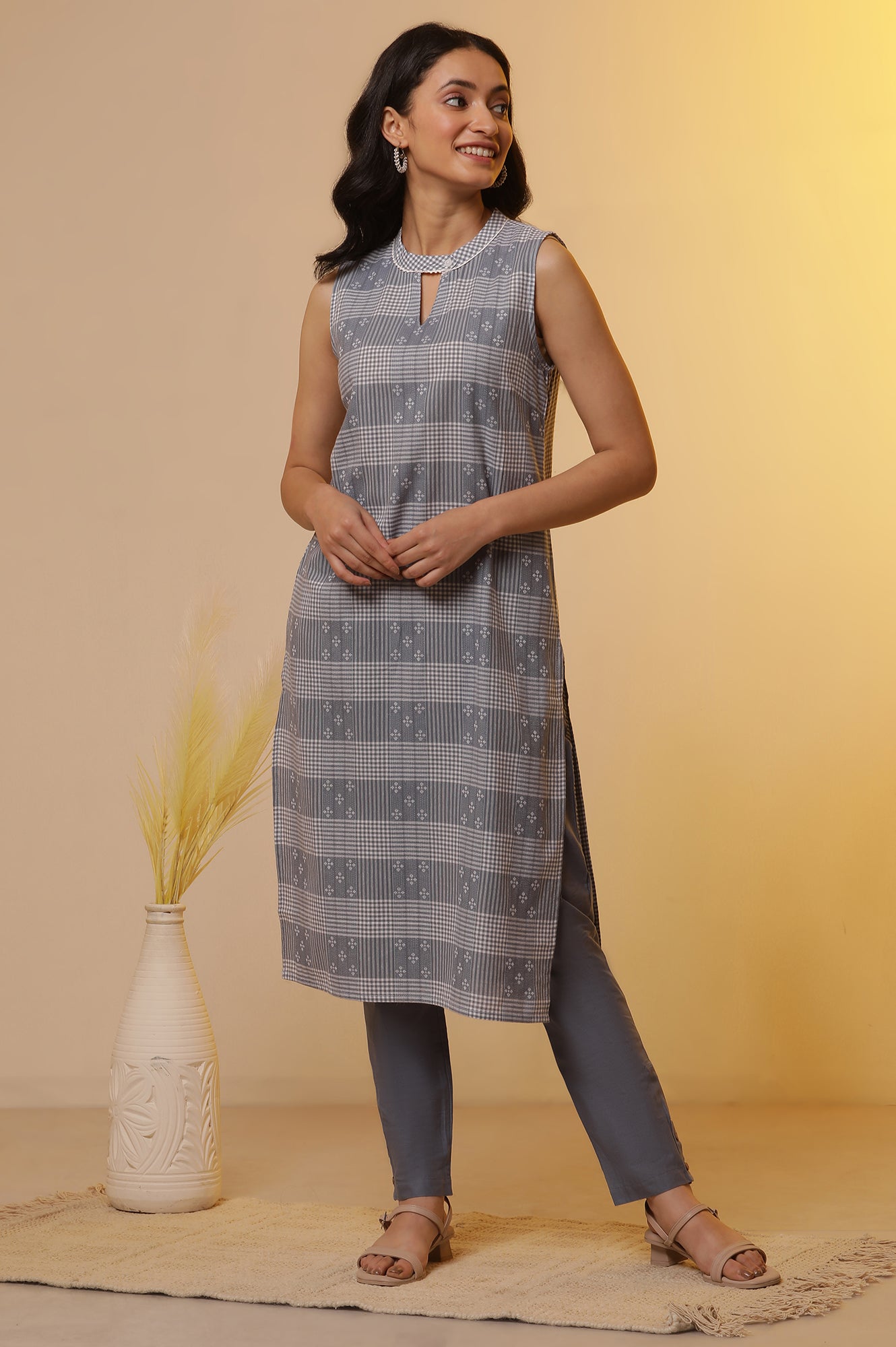 https://cdn.shopify.com/s/files/1/0776/0419/2550/files/24ONAS13800-701996_1.jpg?v=1769748547