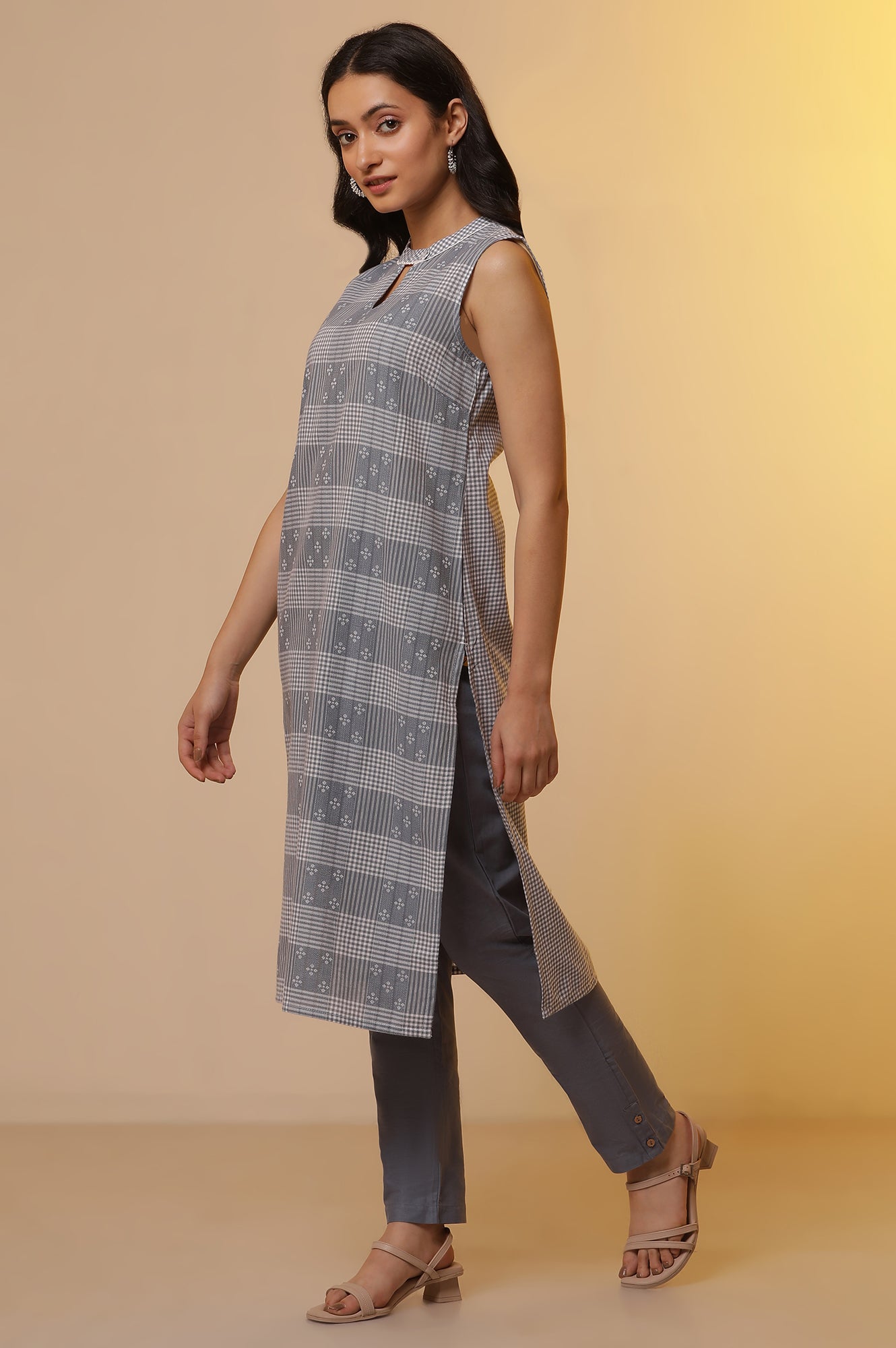 https://cdn.shopify.com/s/files/1/0776/0419/2550/files/24ONAS13800-701996_3.jpg?v=1769748547