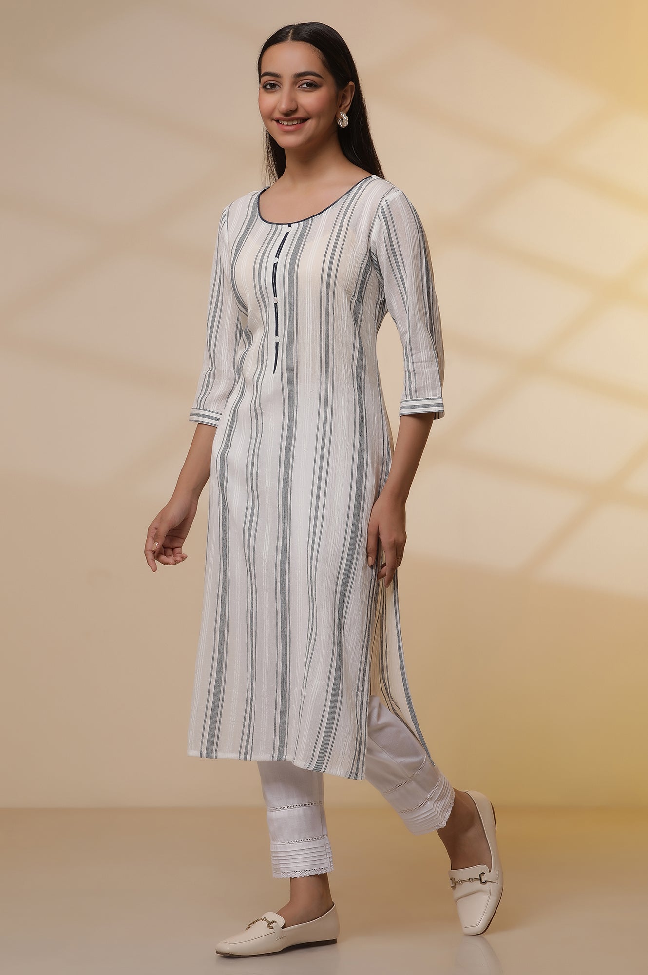 https://cdn.shopify.com/s/files/1/0776/0419/2550/files/24ONAS14809-704715_3.jpg?v=1769757902