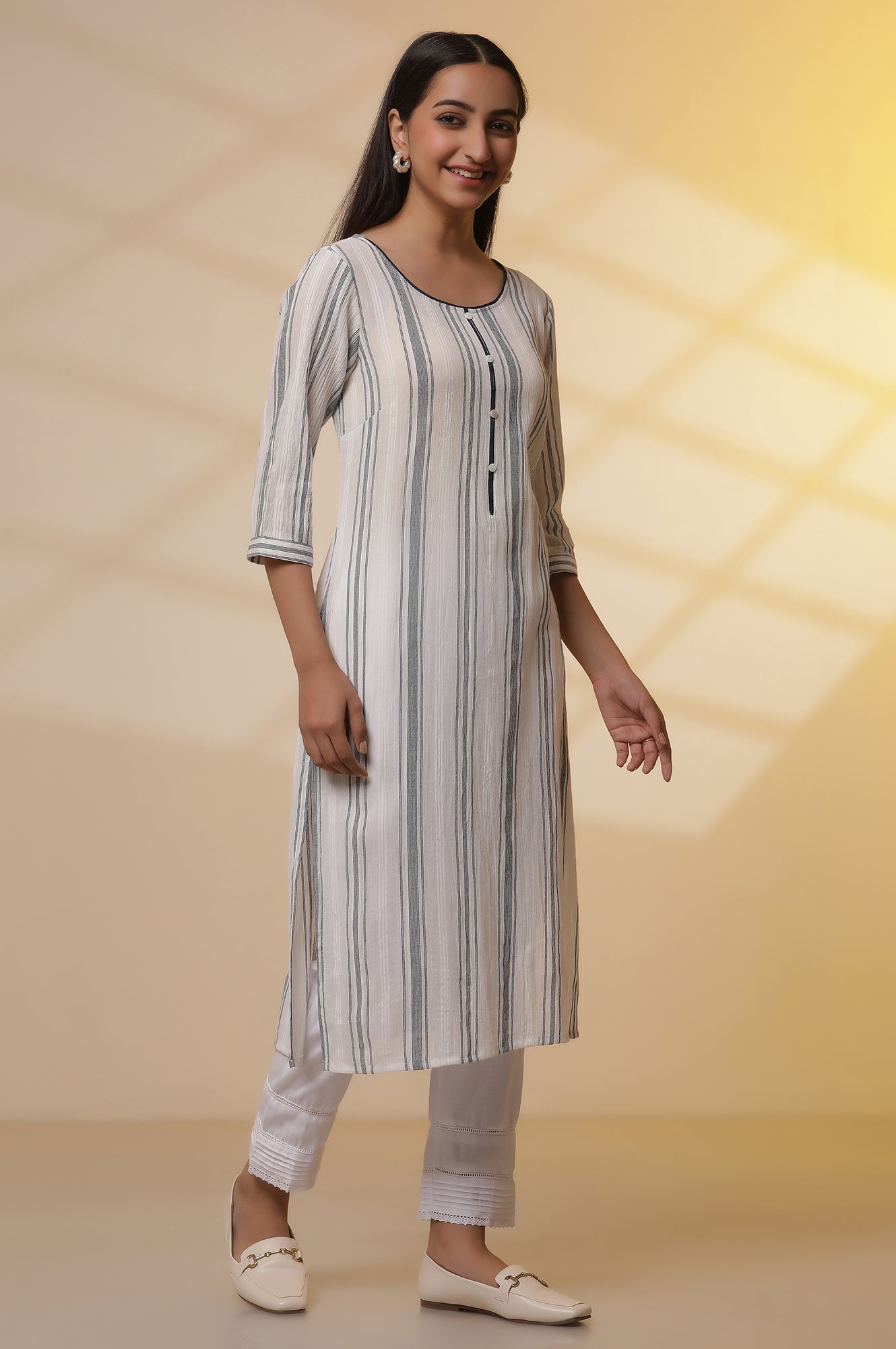 https://cdn.shopify.com/s/files/1/0776/0419/2550/files/24ONAS14809-704715_5.jpg?v=1769757901