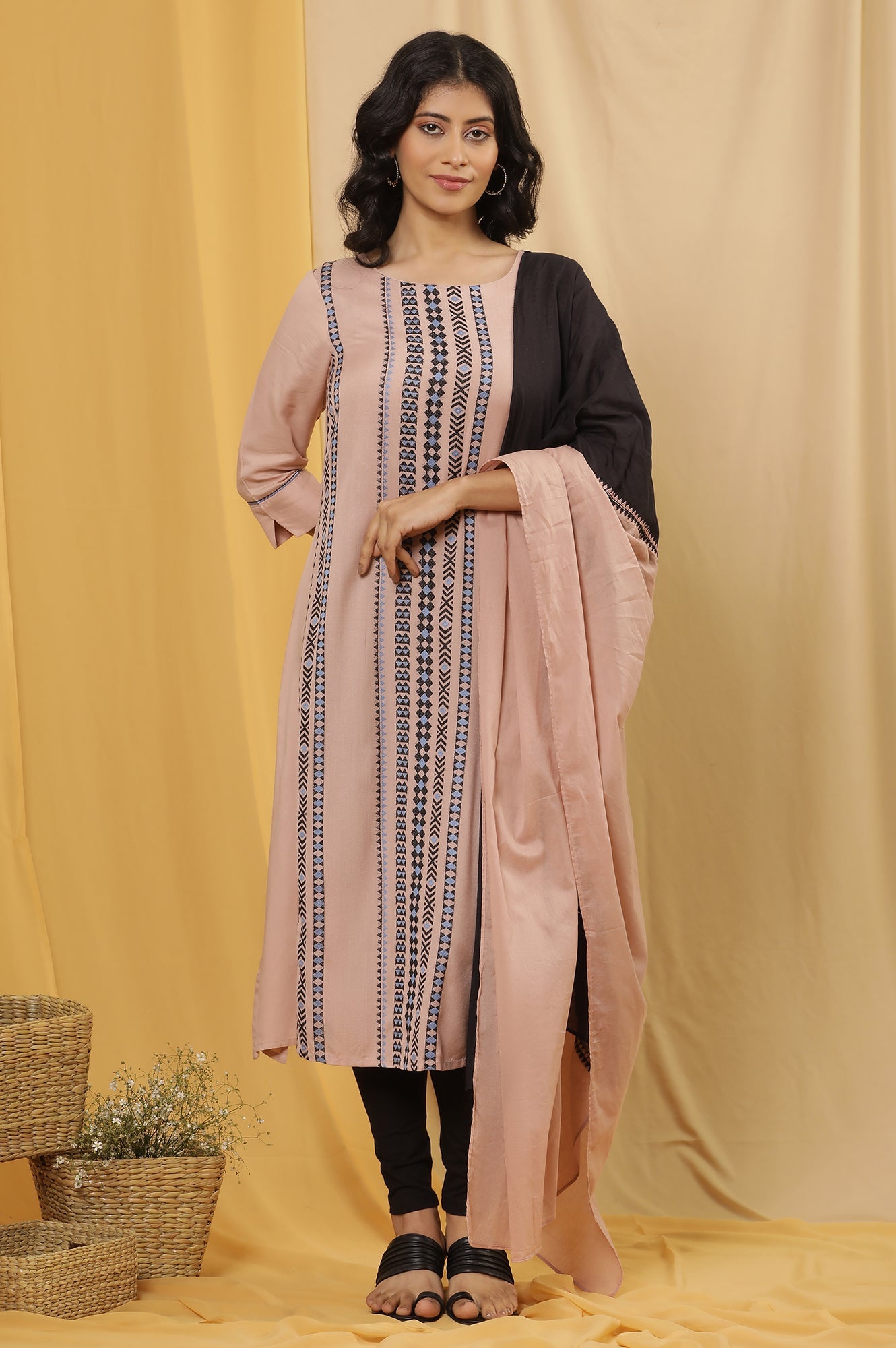 https://cdn.shopify.com/s/files/1/0776/0419/2550/files/24ONWS18714-312740_1.jpg?v=1722144877