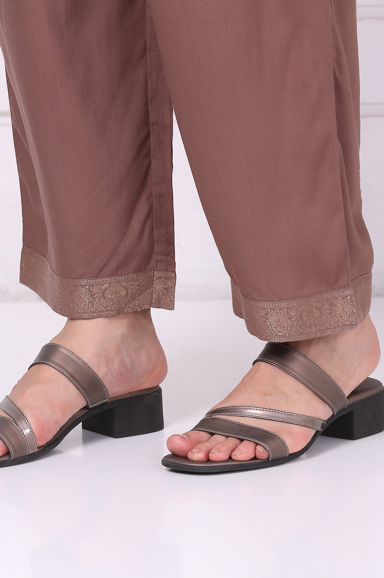 https://cdn.shopify.com/s/files/1/0776/0419/2550/files/AD15569-705531_8.jpg?v=1769763340
