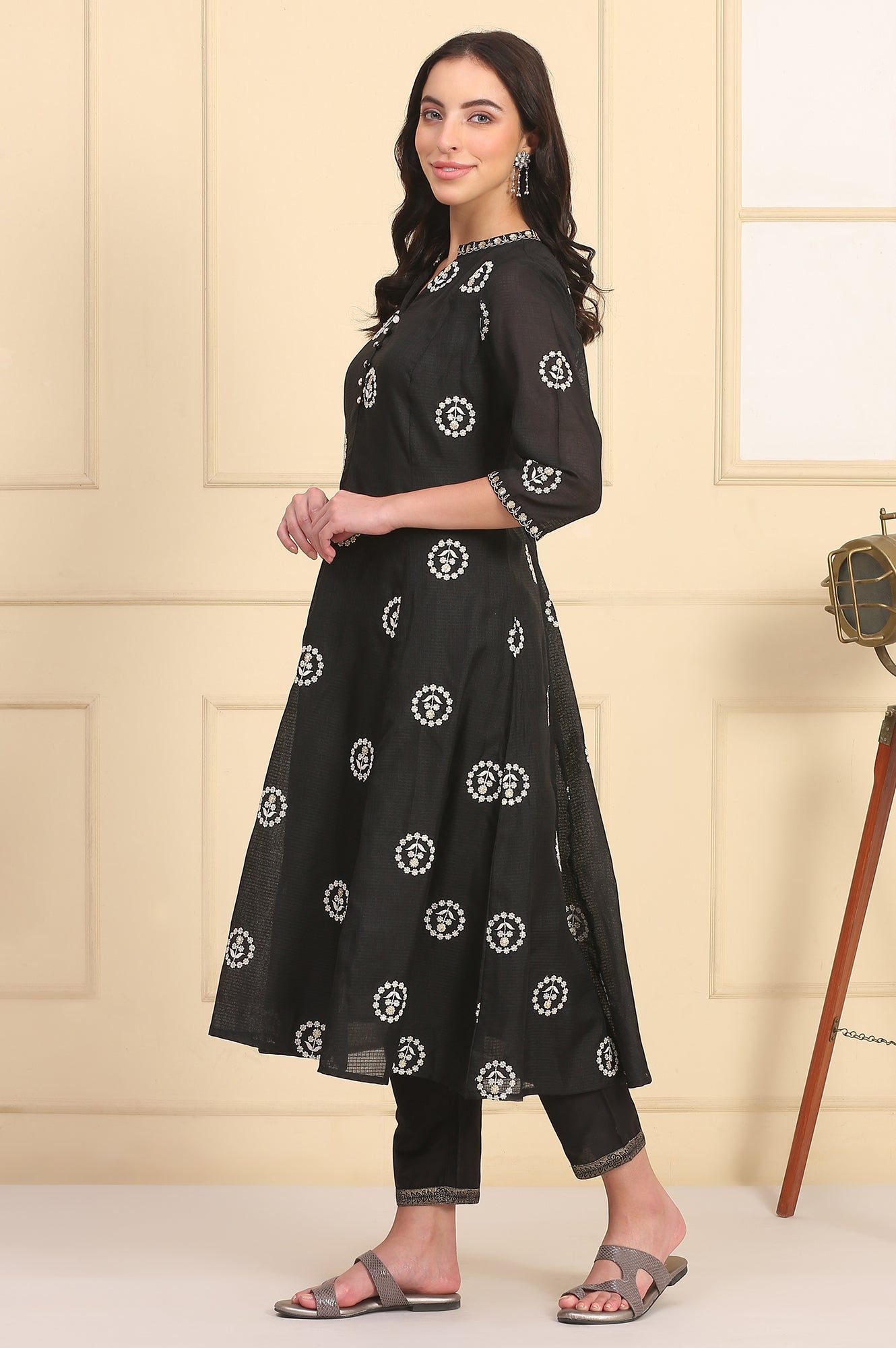 https://cdn.shopify.com/s/files/1/0776/0419/2550/files/AS15810-E608136_4.jpg?v=1769763470
