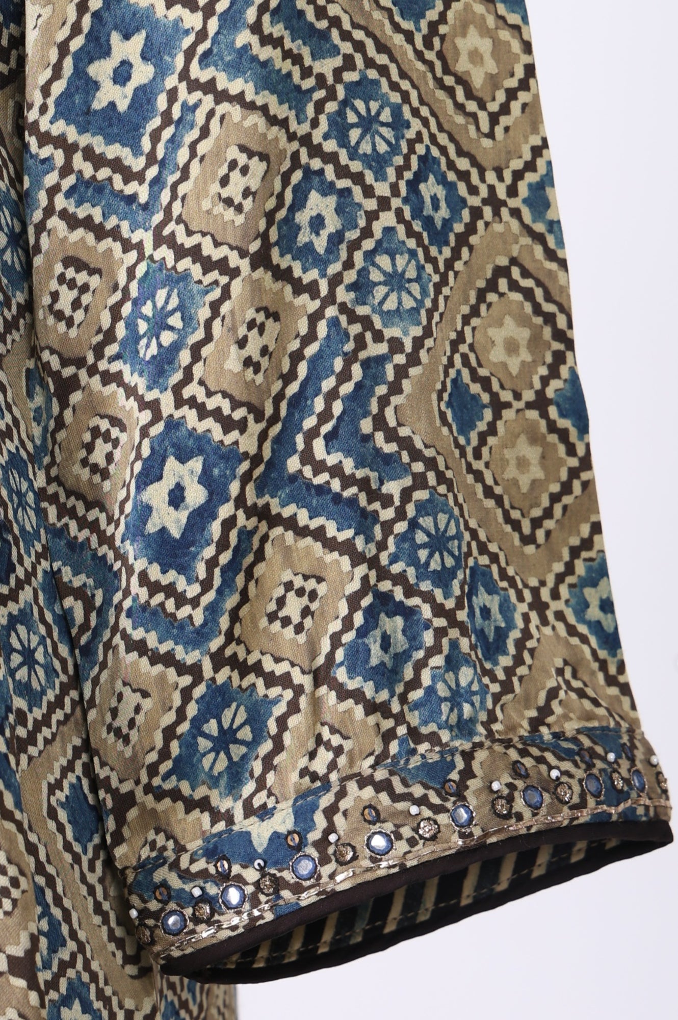 https://cdn.shopify.com/s/files/1/0776/0419/2550/files/F12232-912023_7.jpg?v=1773656630