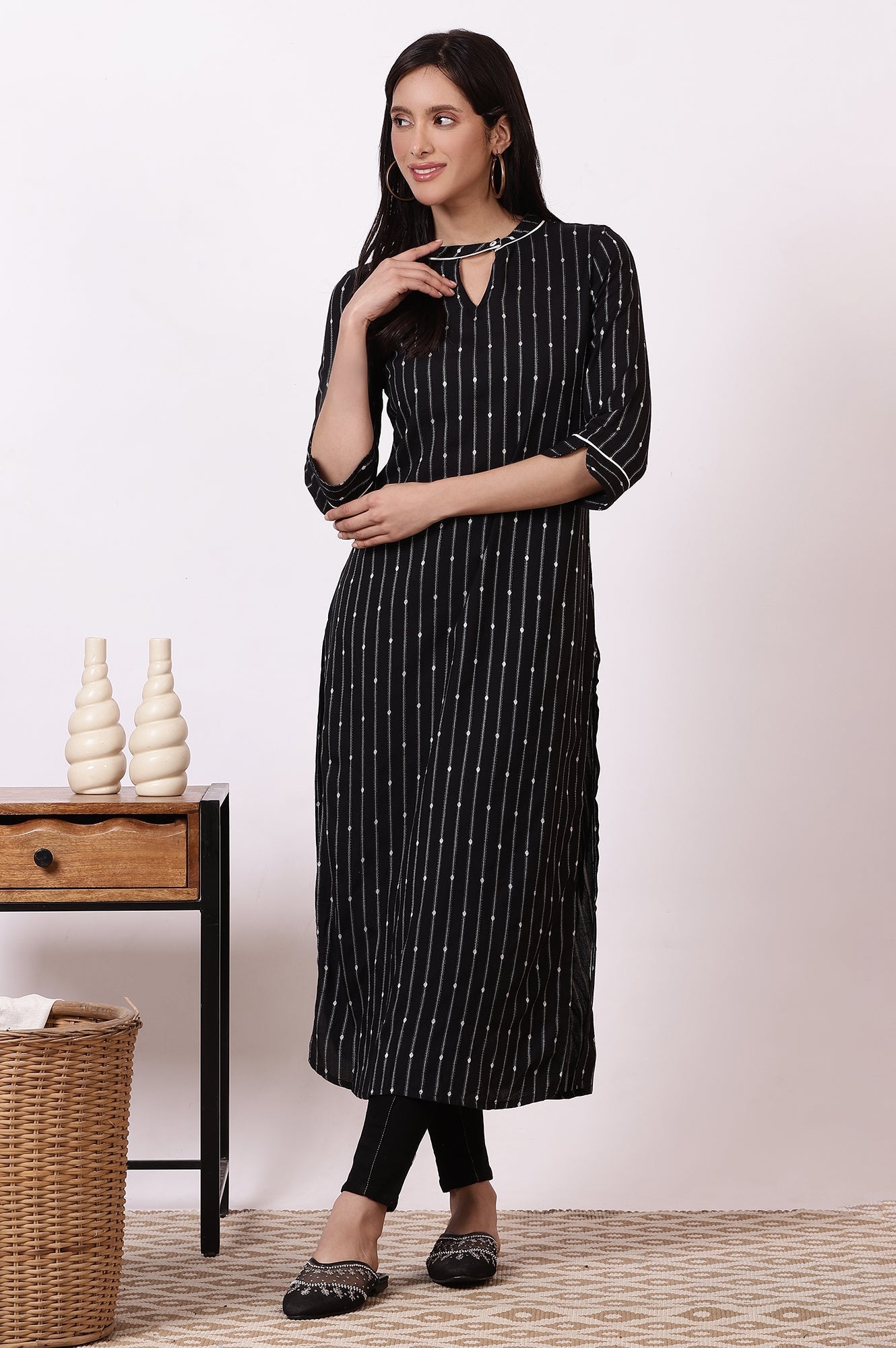 https://cdn.shopify.com/s/files/1/0776/0419/2550/files/ONAS14452-701933_1.jpg?v=1769763081
