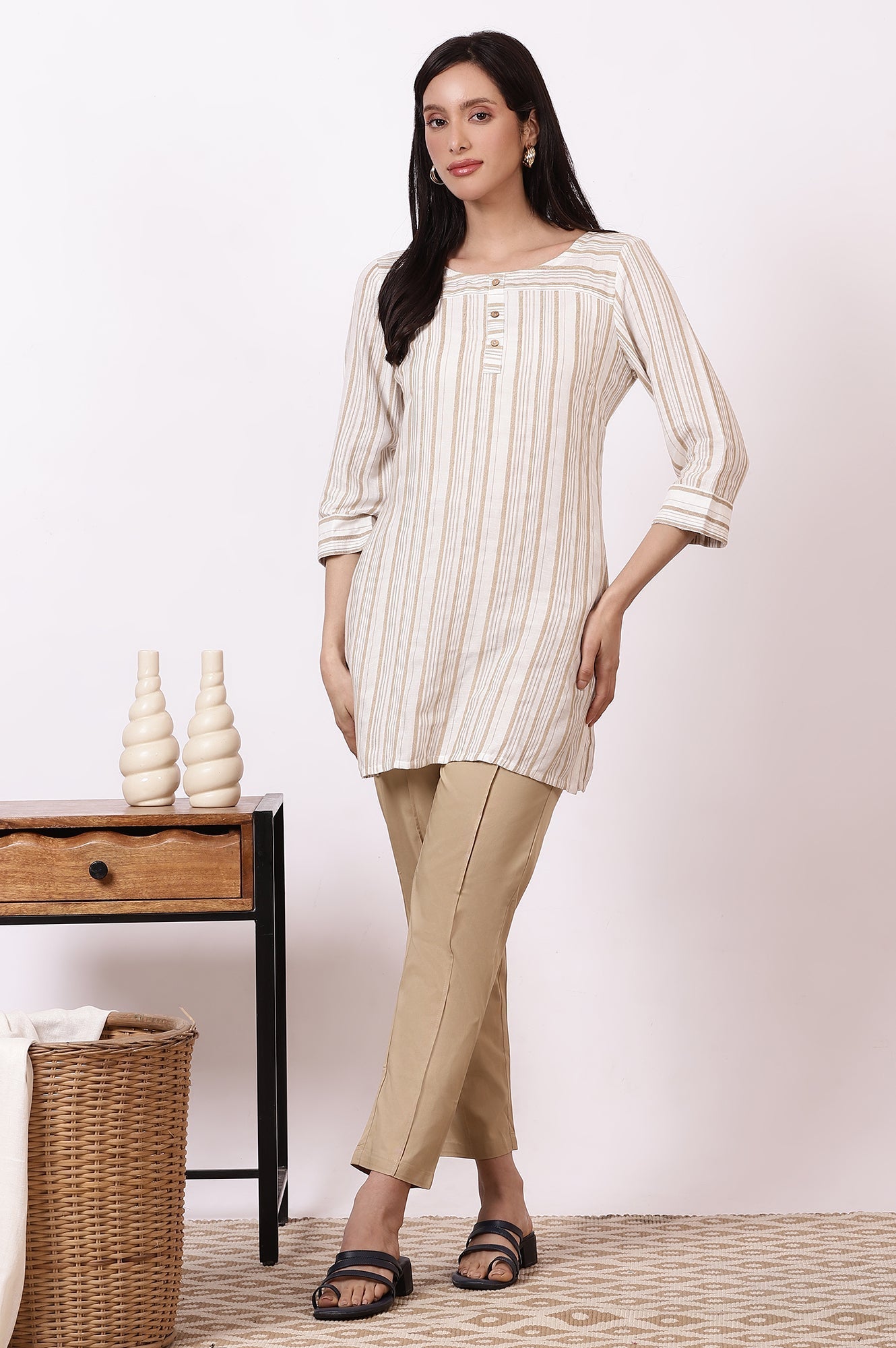 https://cdn.shopify.com/s/files/1/0776/0419/2550/files/ONAS30322-704120_1.jpg?v=1769763127