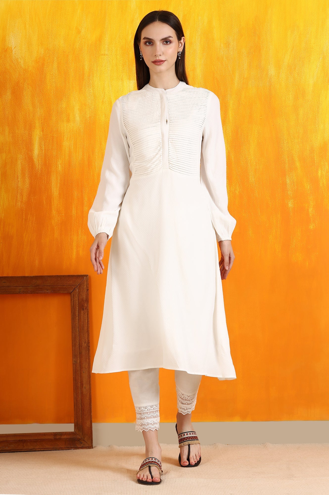 White Solid Pleated Yoke Moss Textured Straight Kurta