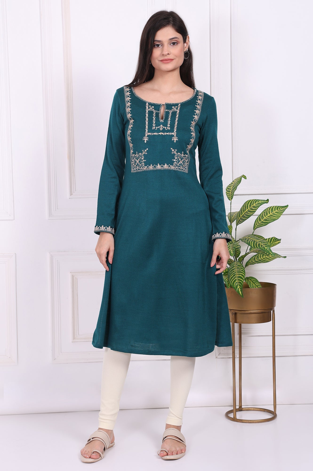 https://cdn.shopify.com/s/files/1/0776/0419/2550/files/W13413-214223_1.jpg?v=1764652167