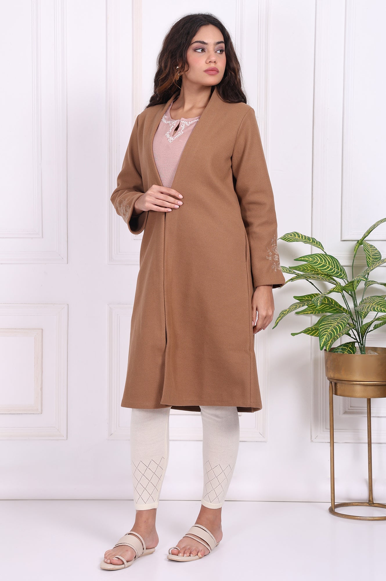 https://cdn.shopify.com/s/files/1/0776/0419/2550/files/W20222-224569_4.jpg?v=1762589032