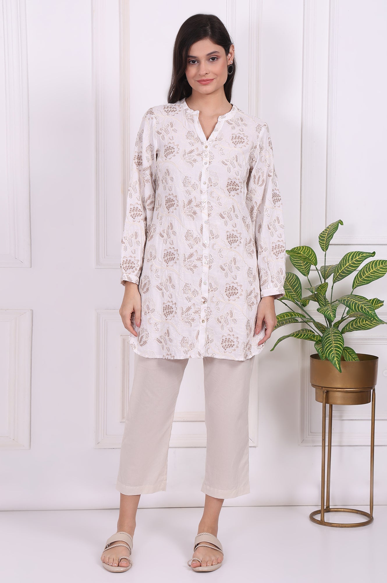 https://cdn.shopify.com/s/files/1/0776/0419/2550/files/W31518-401072_2.jpg?v=1764652186