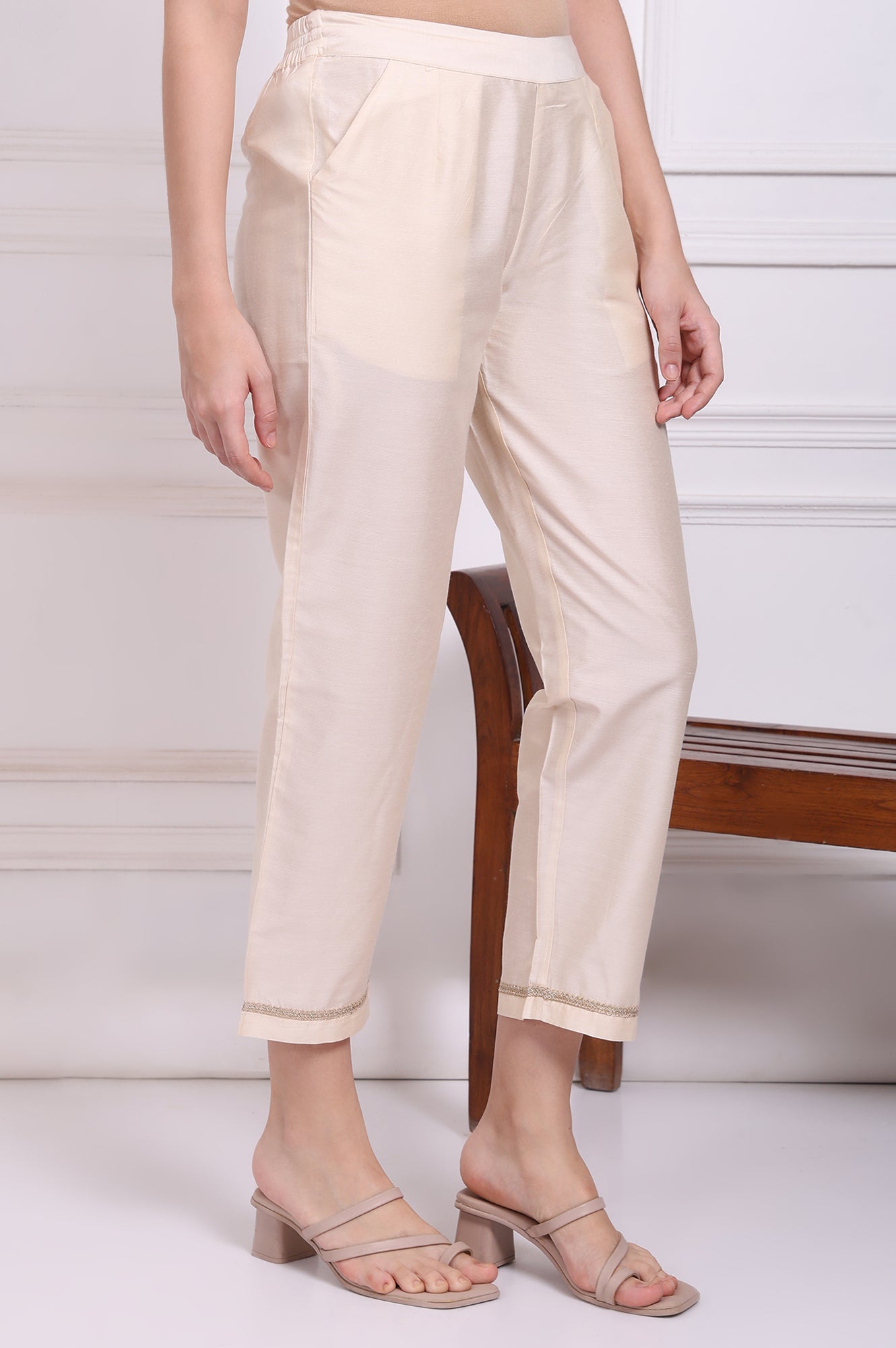 https://cdn.shopify.com/s/files/1/0776/0419/2550/files/W63274-224184_3.jpg?v=1750232193
