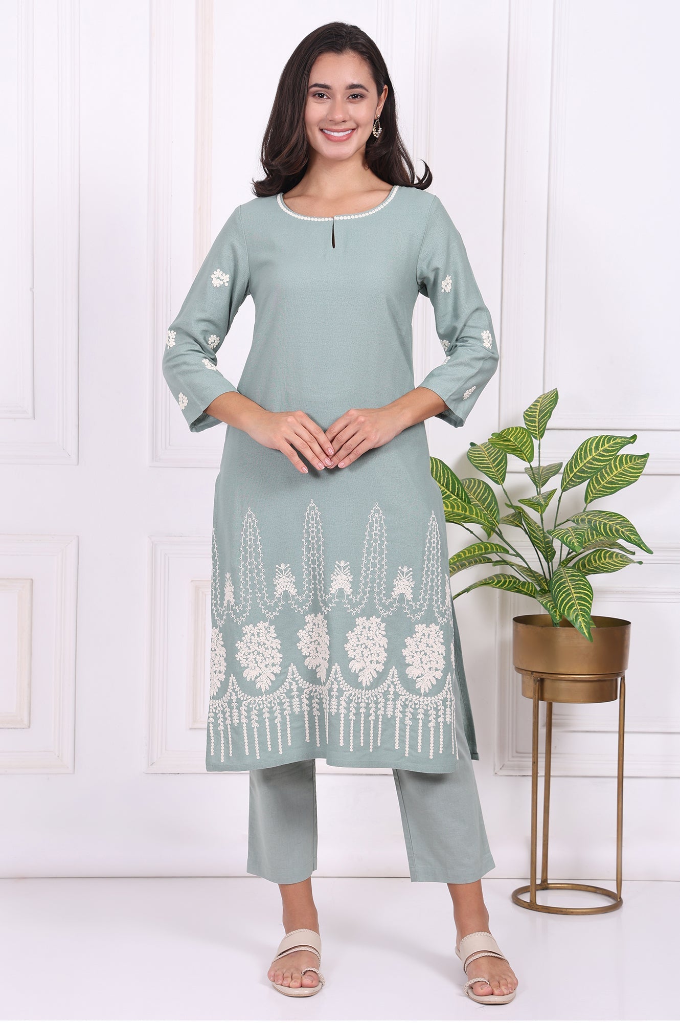 https://cdn.shopify.com/s/files/1/0776/0419/2550/files/WS13698-401067_1.jpg?v=1764652142