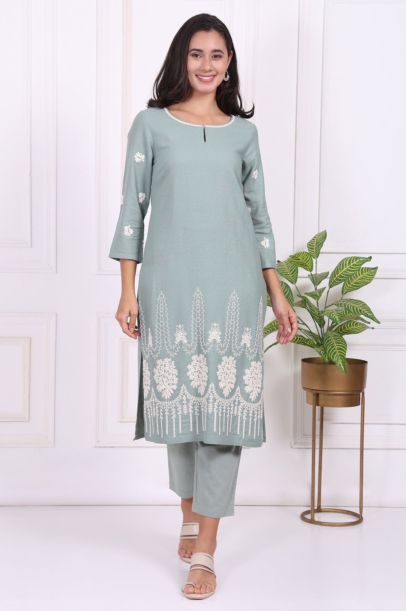 https://cdn.shopify.com/s/files/1/0776/0419/2550/files/WS13698-401067_2.jpg?v=1764652142