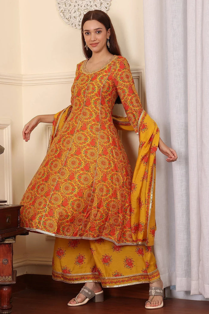 Holi Fashion Guide 2025: How to Style Your Ethnic Wear for the Festival of Colors