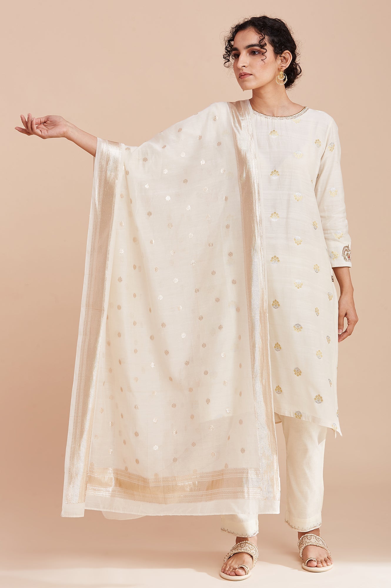 https://cdn.shopify.com/s/files/1/0776/0419/2550/files/21MAF80752-930032_1_2da725b0-683a-4191-9a10-54eded6bbd25.jpg?v=1721253916