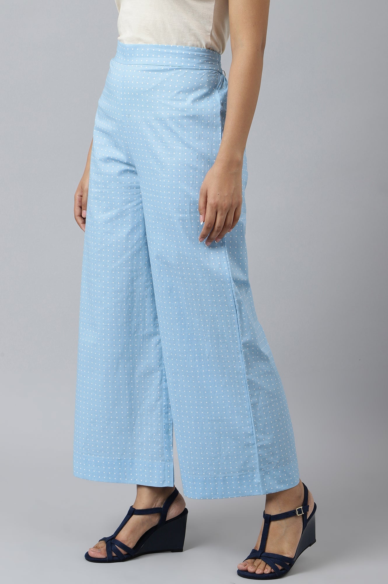 https://cdn.shopify.com/s/files/1/0776/0419/2550/files/22AUA60005-505715_2_0863dac1-d28d-4813-90b0-8fb49ae73473.jpg?v=1769764018